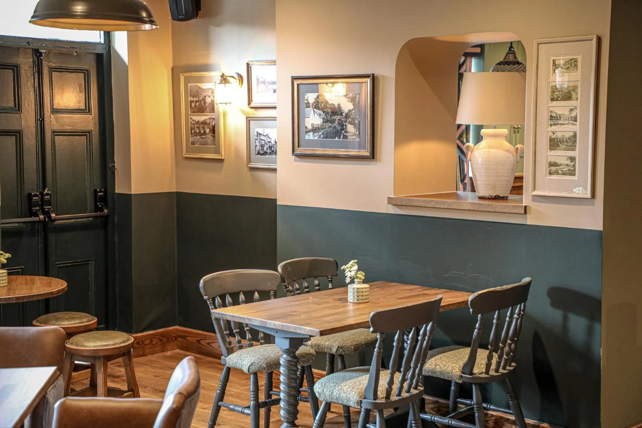 Lounge or bar in Bridge End Hotel