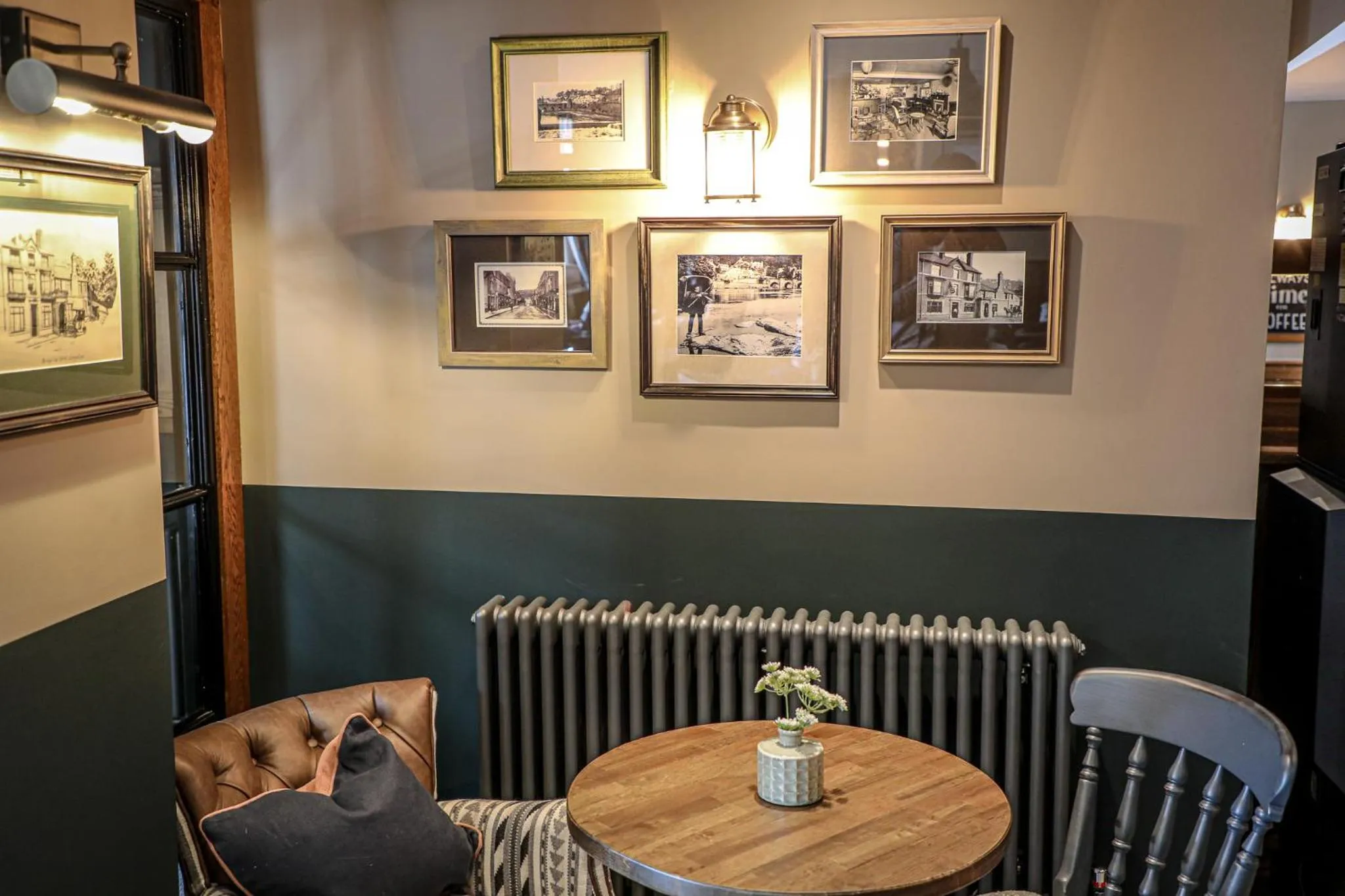 Lounge or bar in Bridge End Hotel