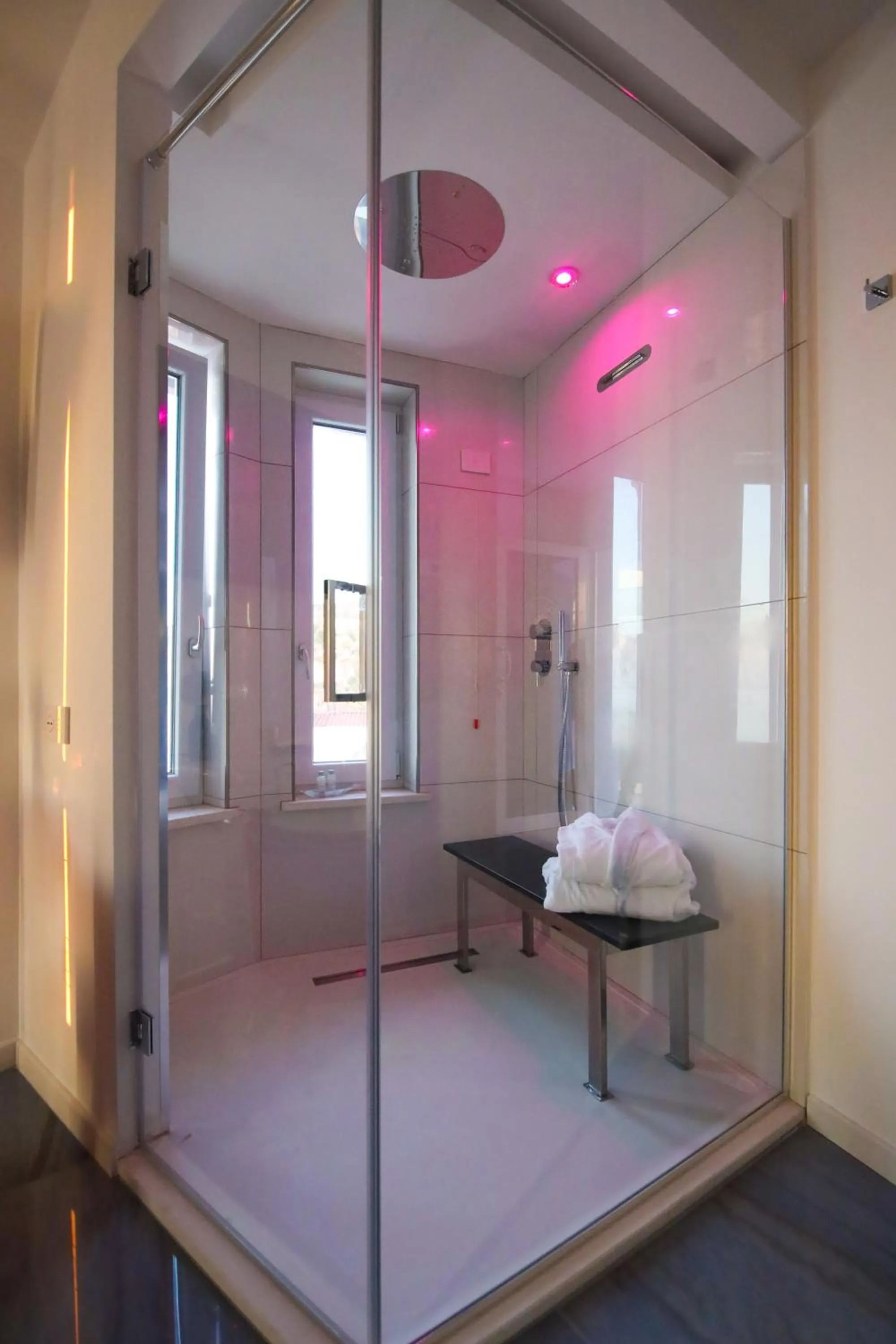 Shower in Oldwell Hotel