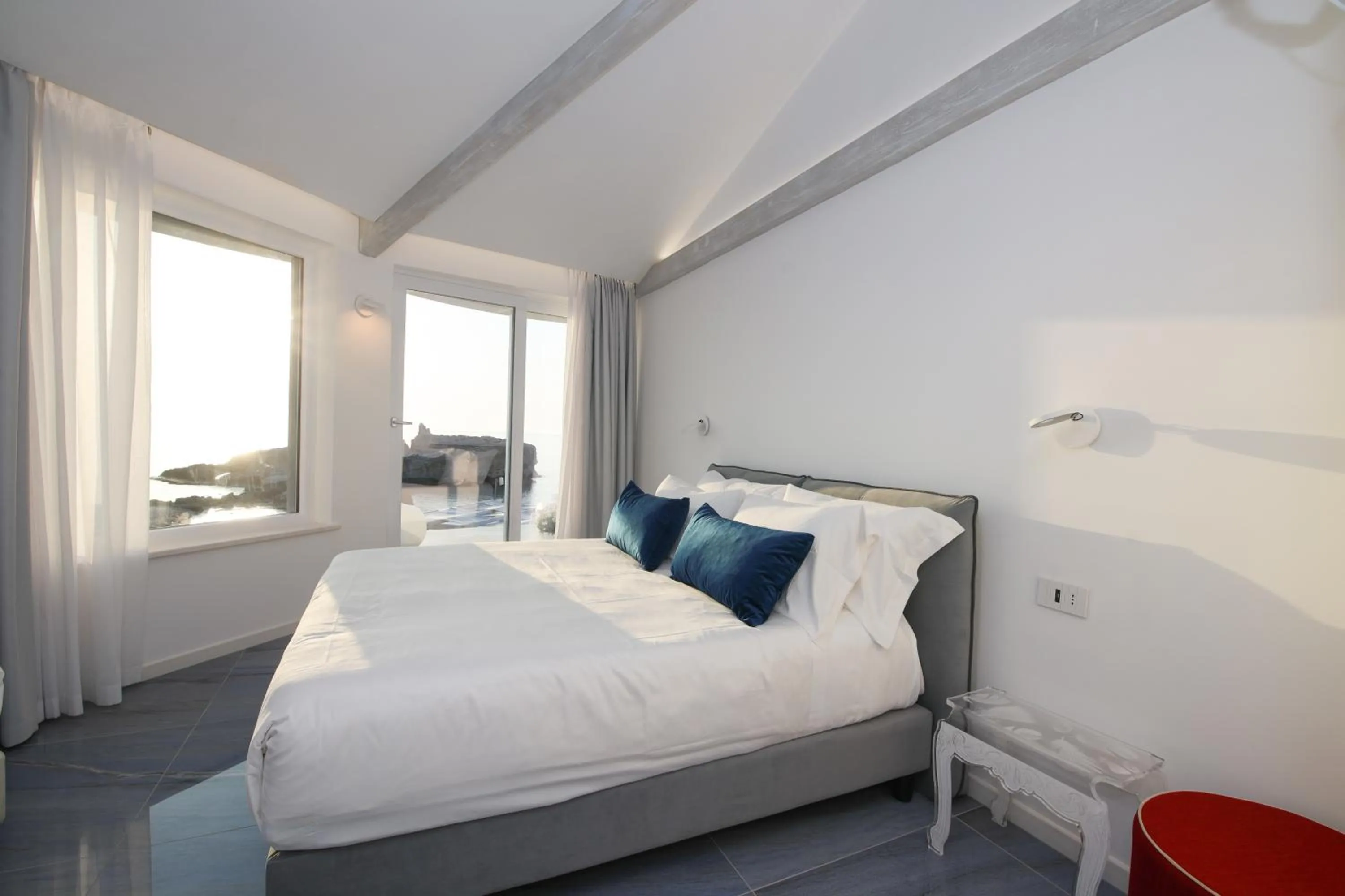 Photo of the whole room, Bed in Oldwell Hotel