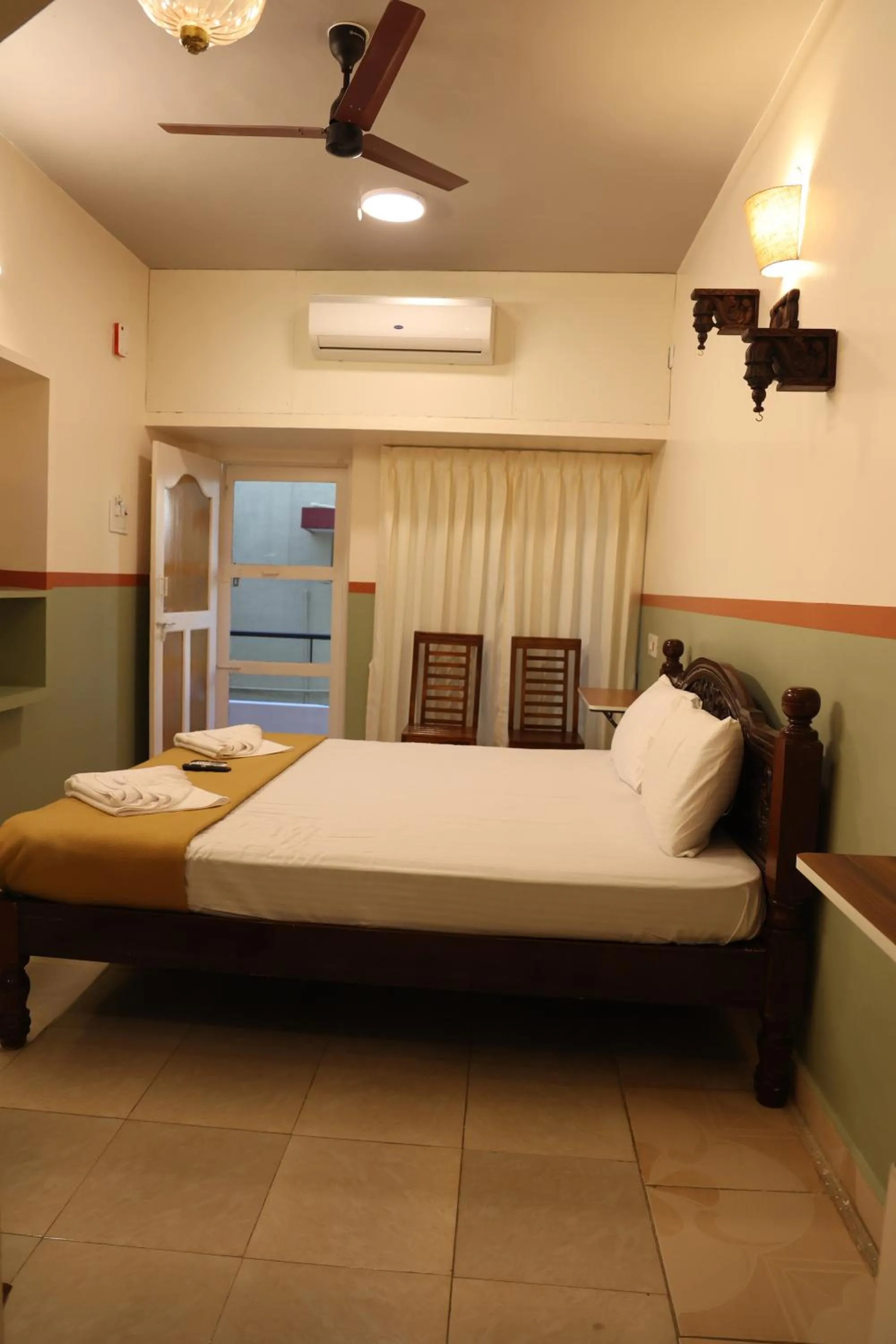 Bed in Dwaraka Guest House
