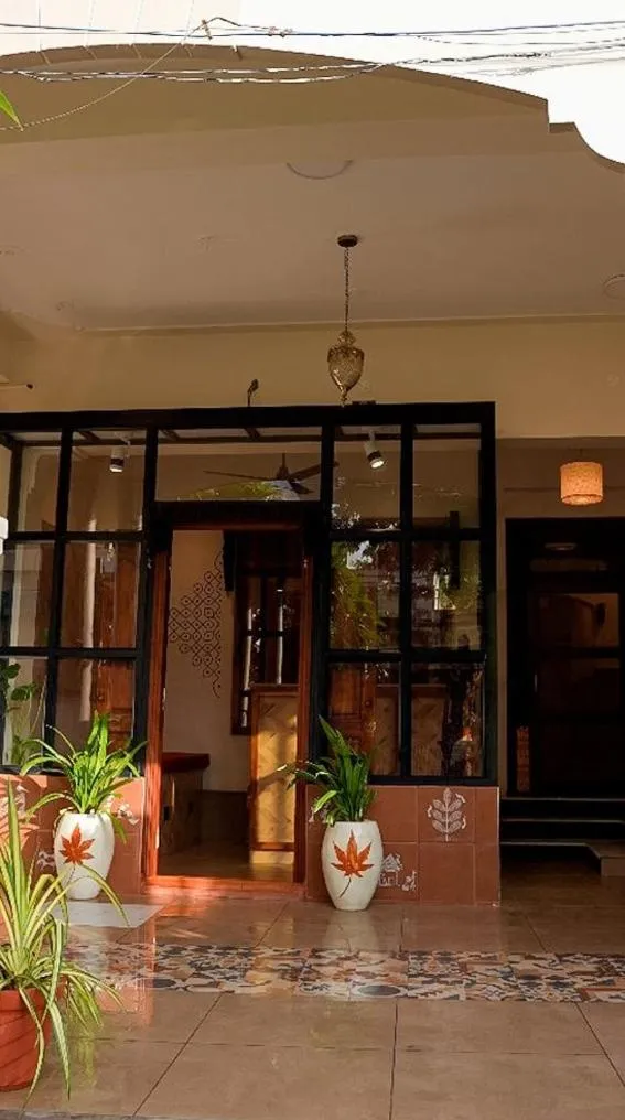 Facade/entrance in Dwaraka Guest House