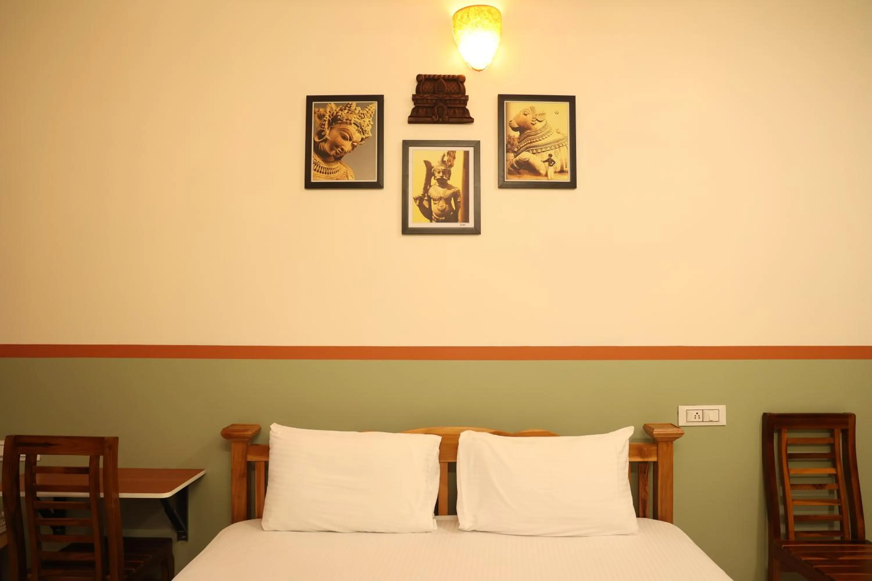 Bed in Dwaraka Guest House
