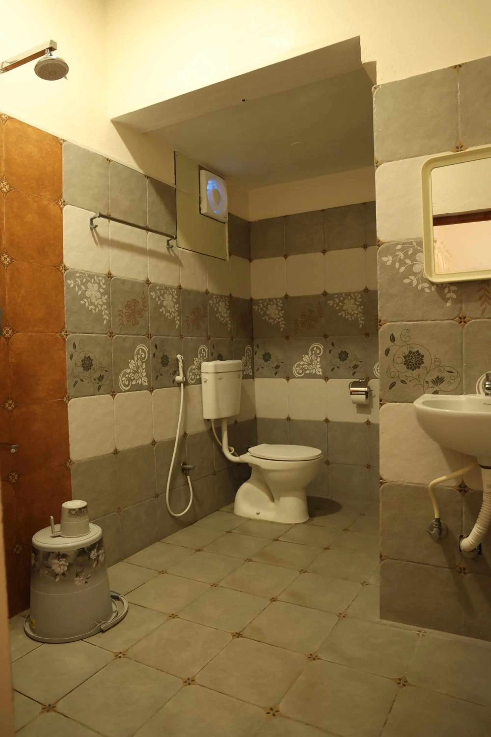 Shower in Dwaraka Guest House