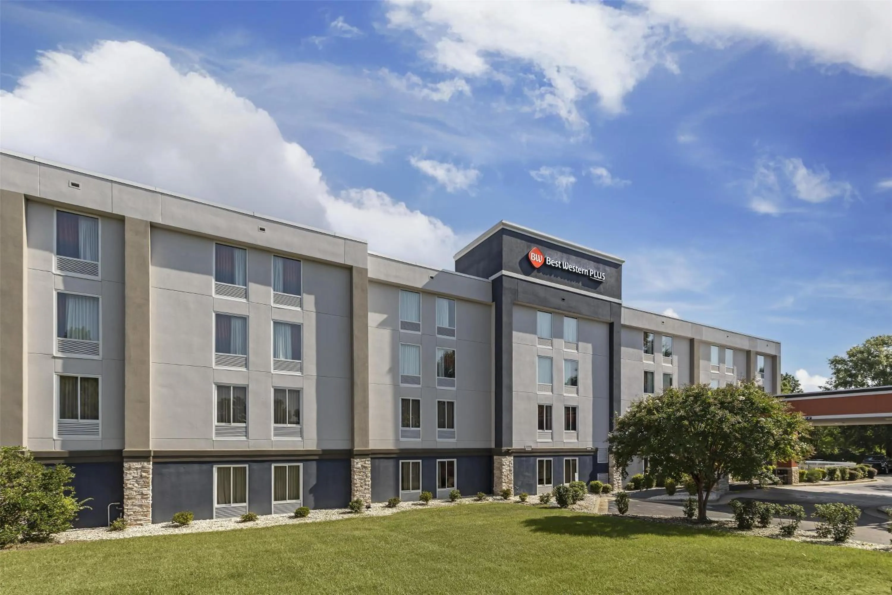 Property building in Best Western Plus Lexington Inn