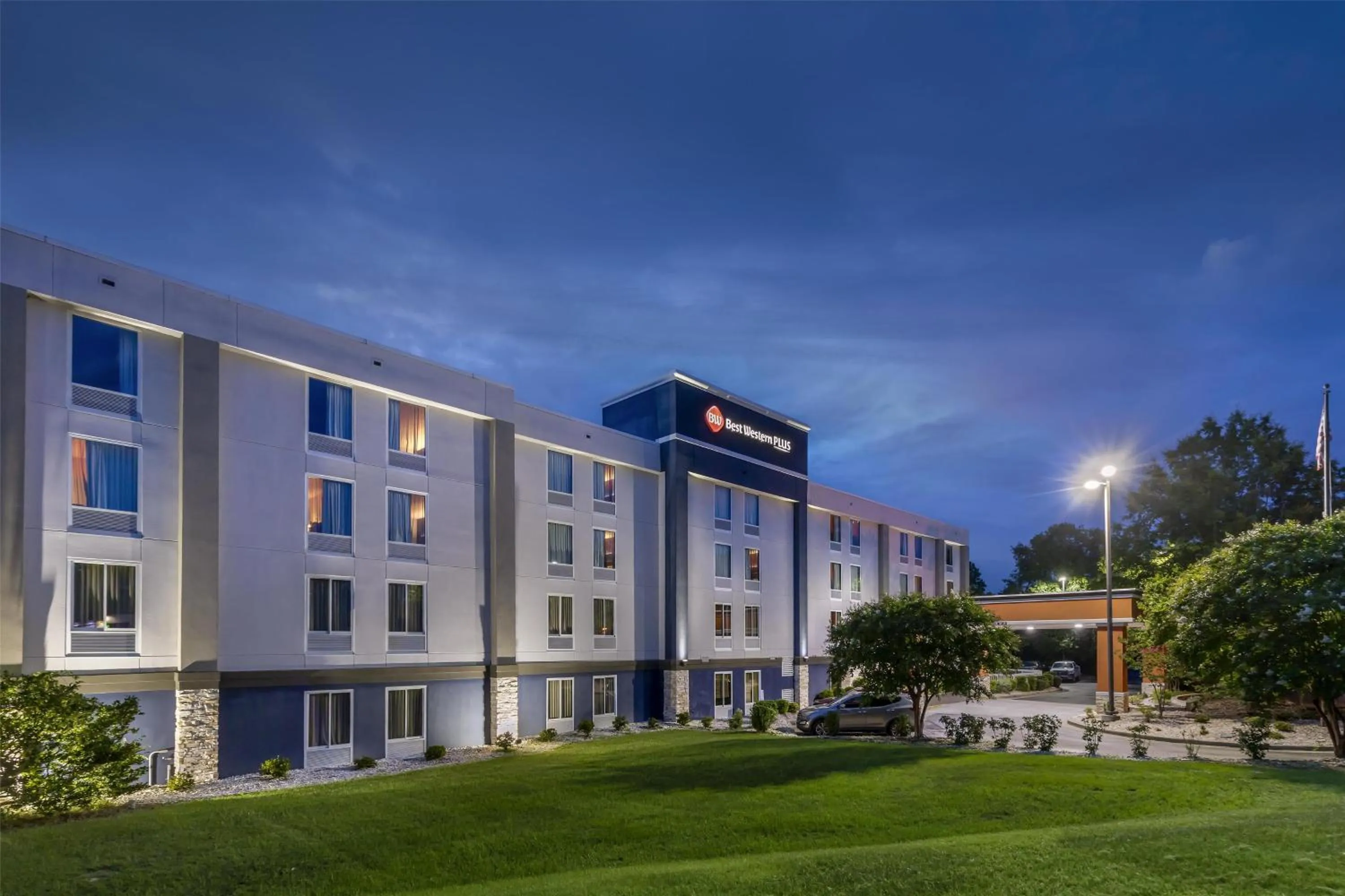 Property building in Best Western Plus Lexington Inn