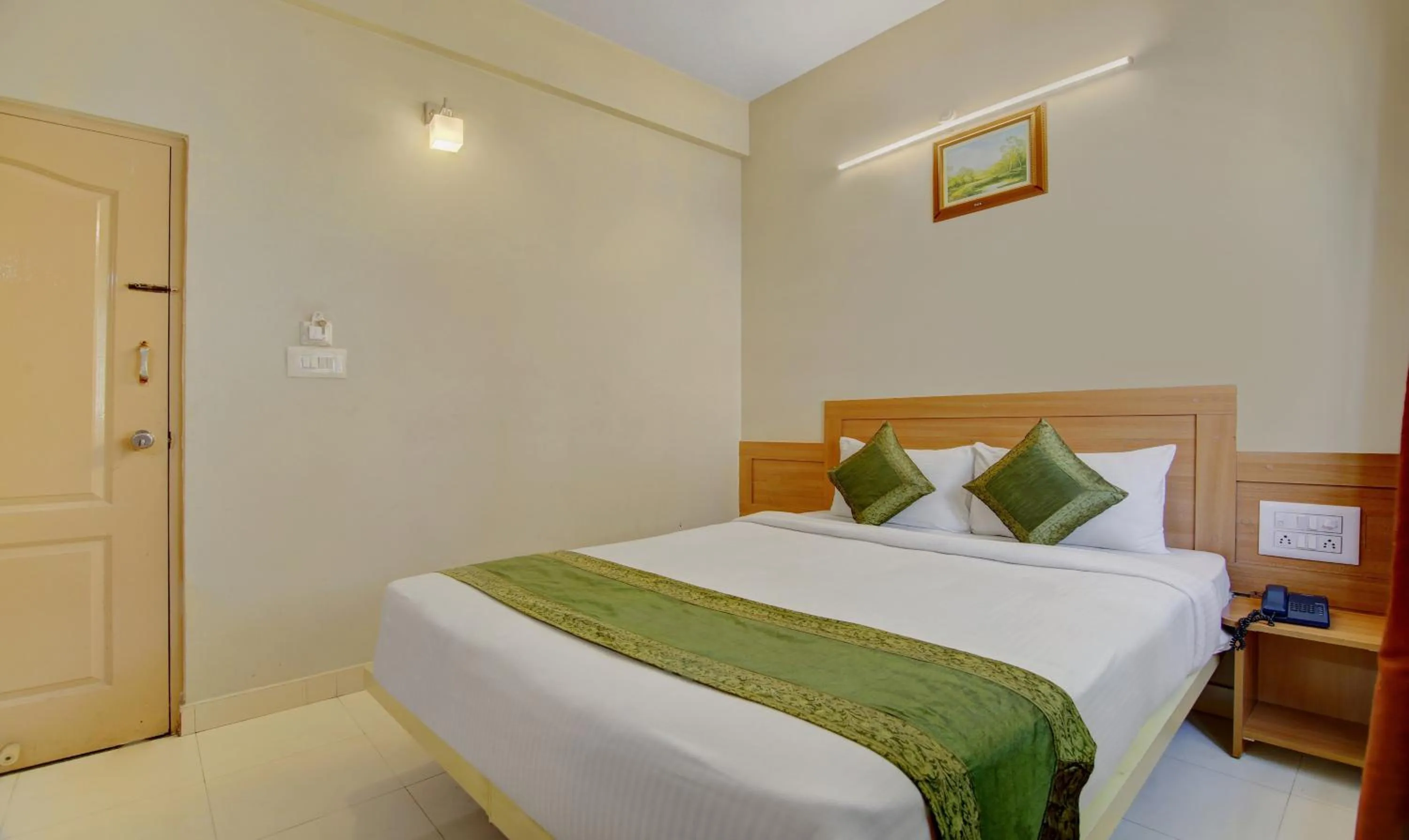 Bedroom, Bed in Itsy Hotels KES Residency, 10 Min From KSR Bengaluru City Junction