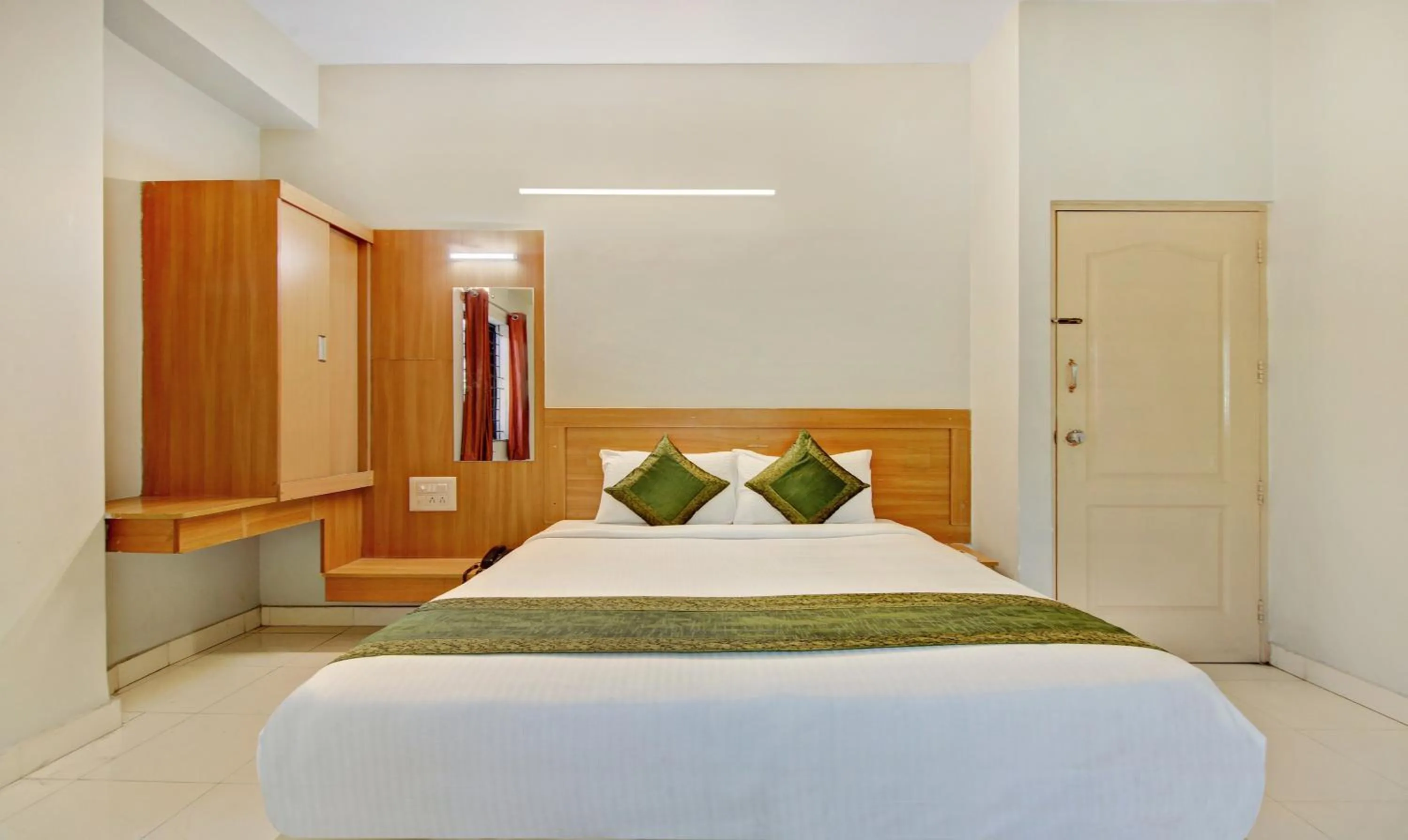 Bedroom, Bed in Itsy Hotels KES Residency, 10 Min From KSR Bengaluru City Junction