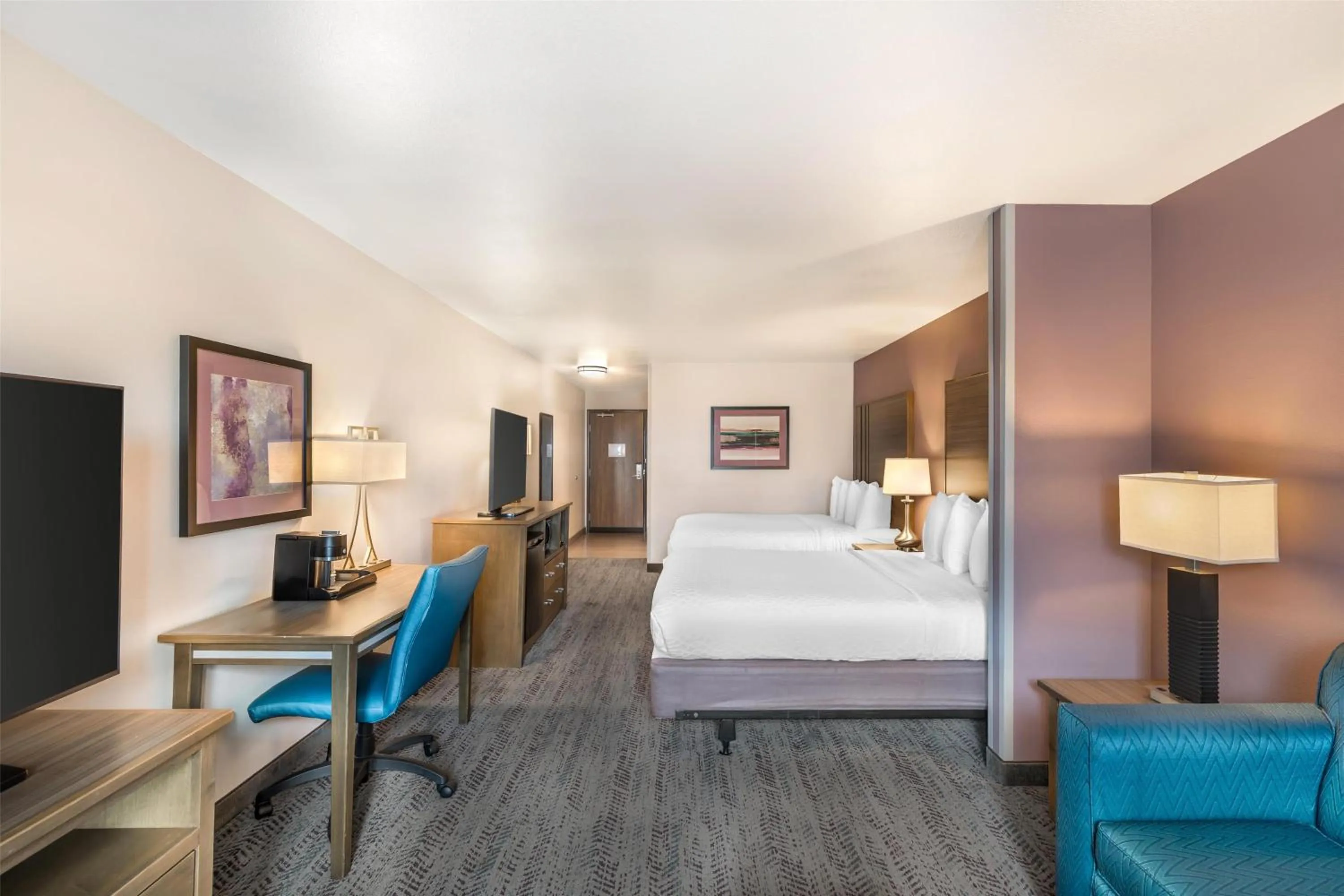 Photo of the whole room, Bed in Best Western Plus Rapid City Rushmore