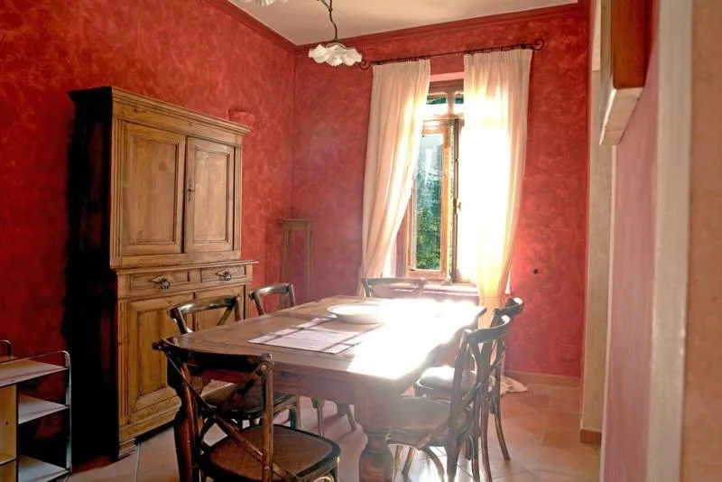 Dining area in La Gabelletta