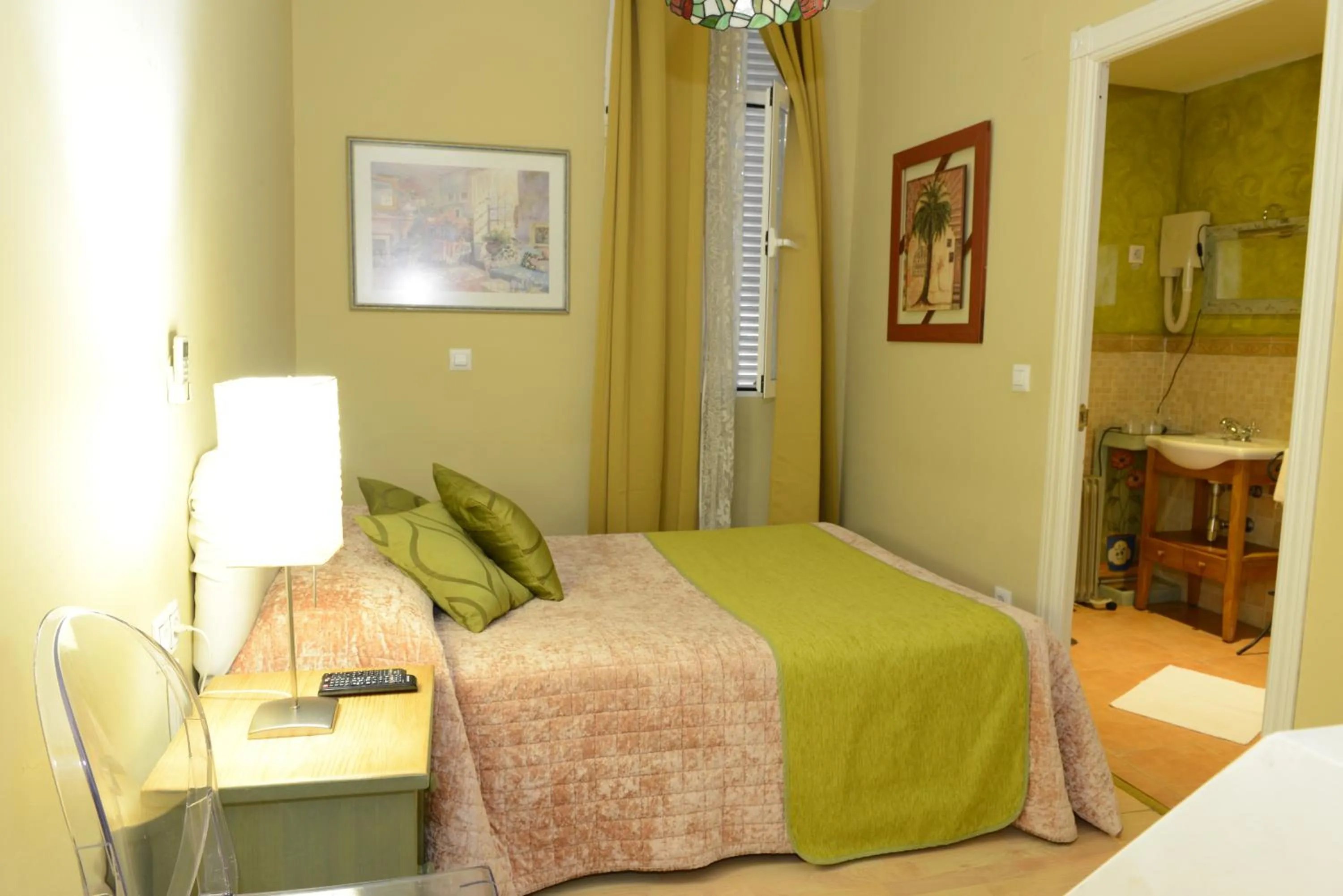 Photo of the whole room, Bed in Tu Mansión