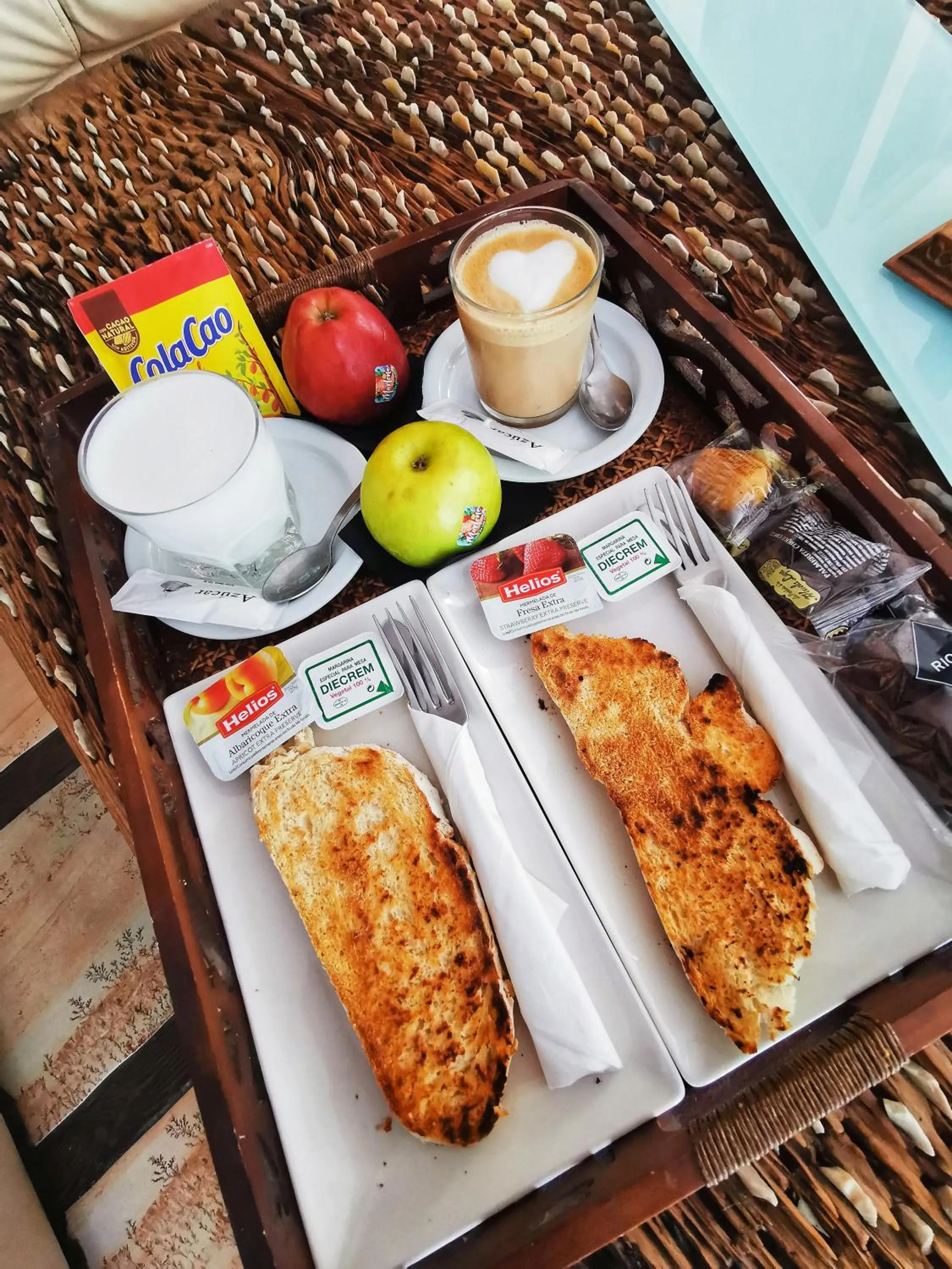 Buffet breakfast in Tu Mansión