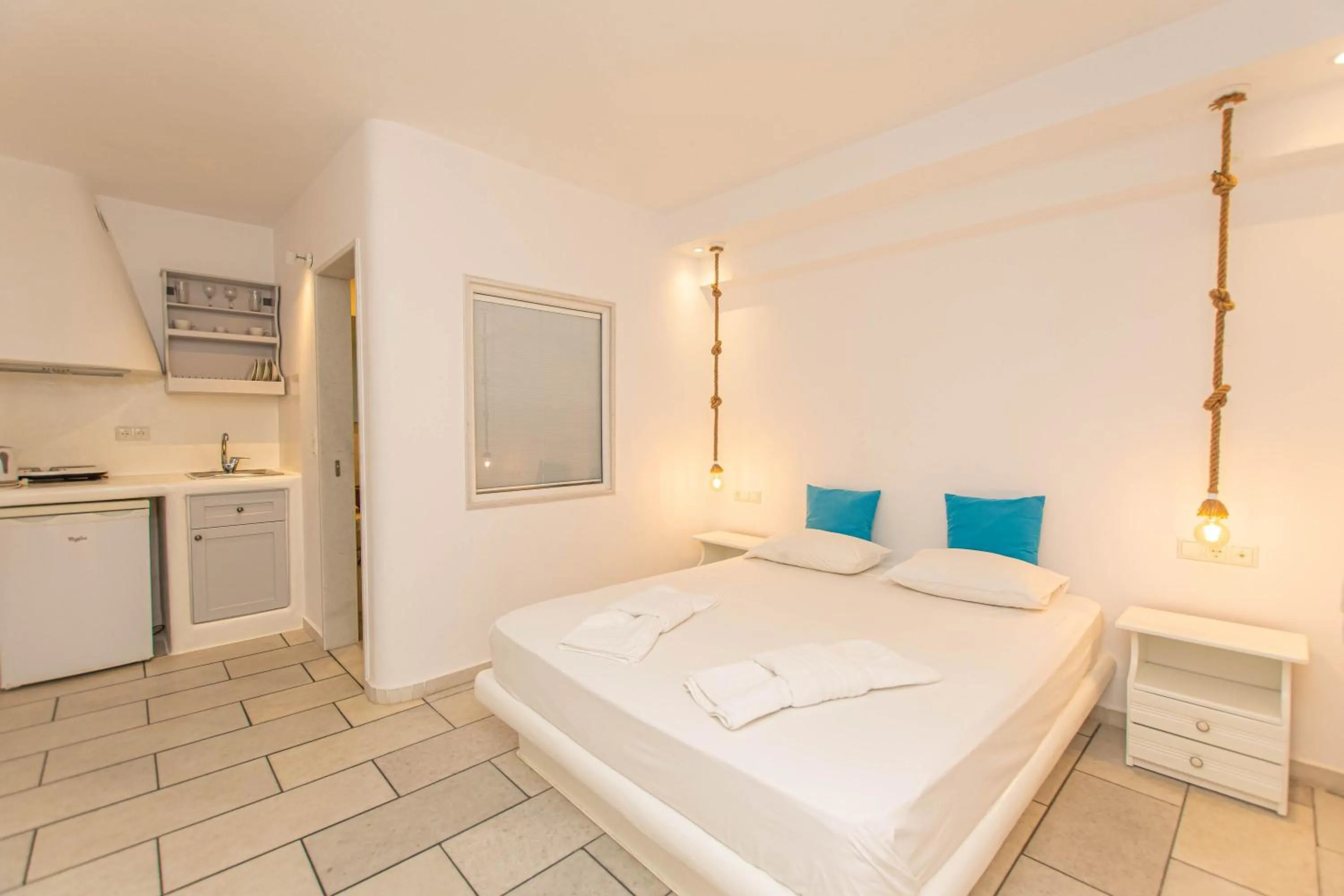 Bed in Summer Dream 1