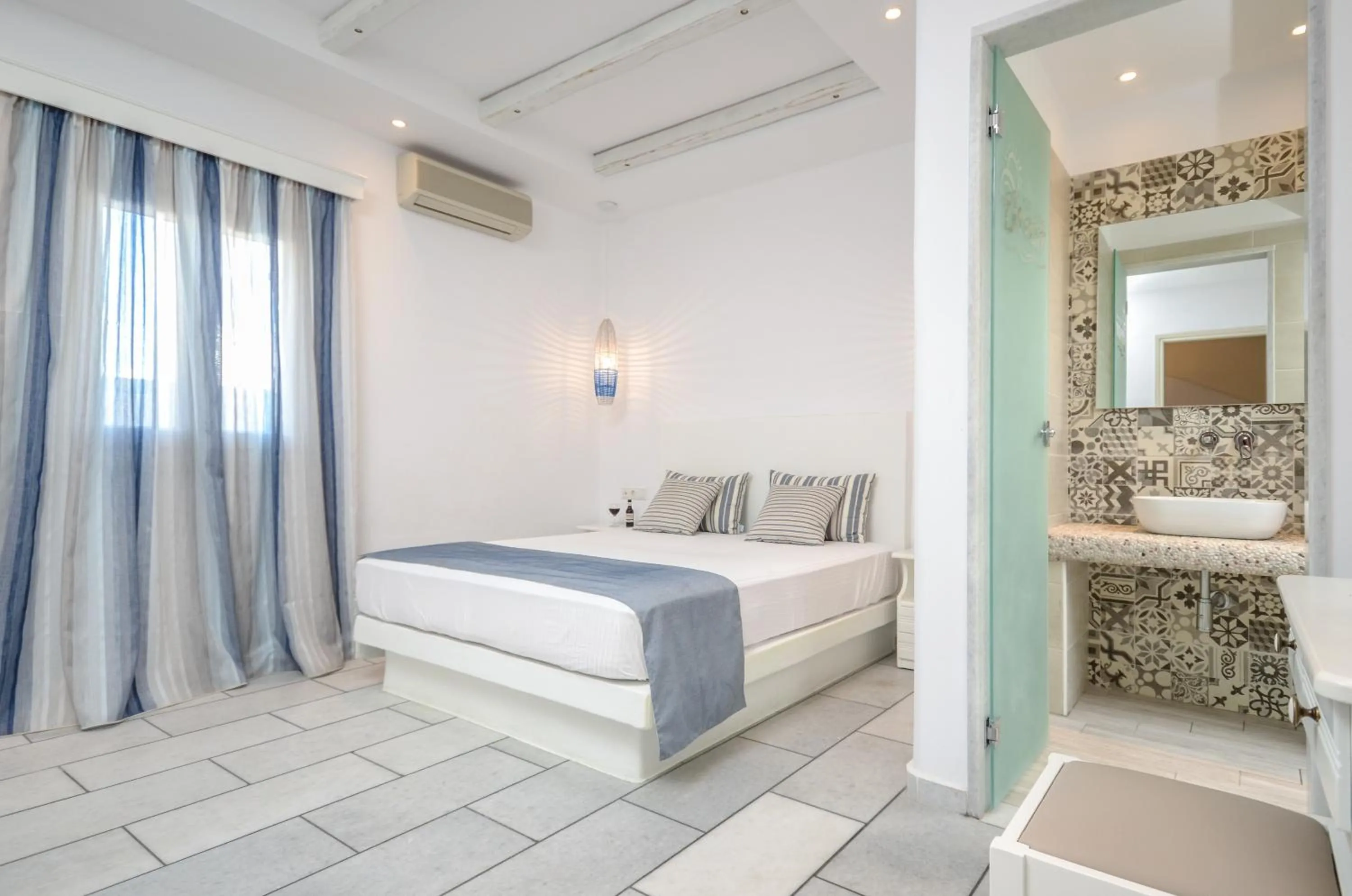 Bed in Summer Dream 1