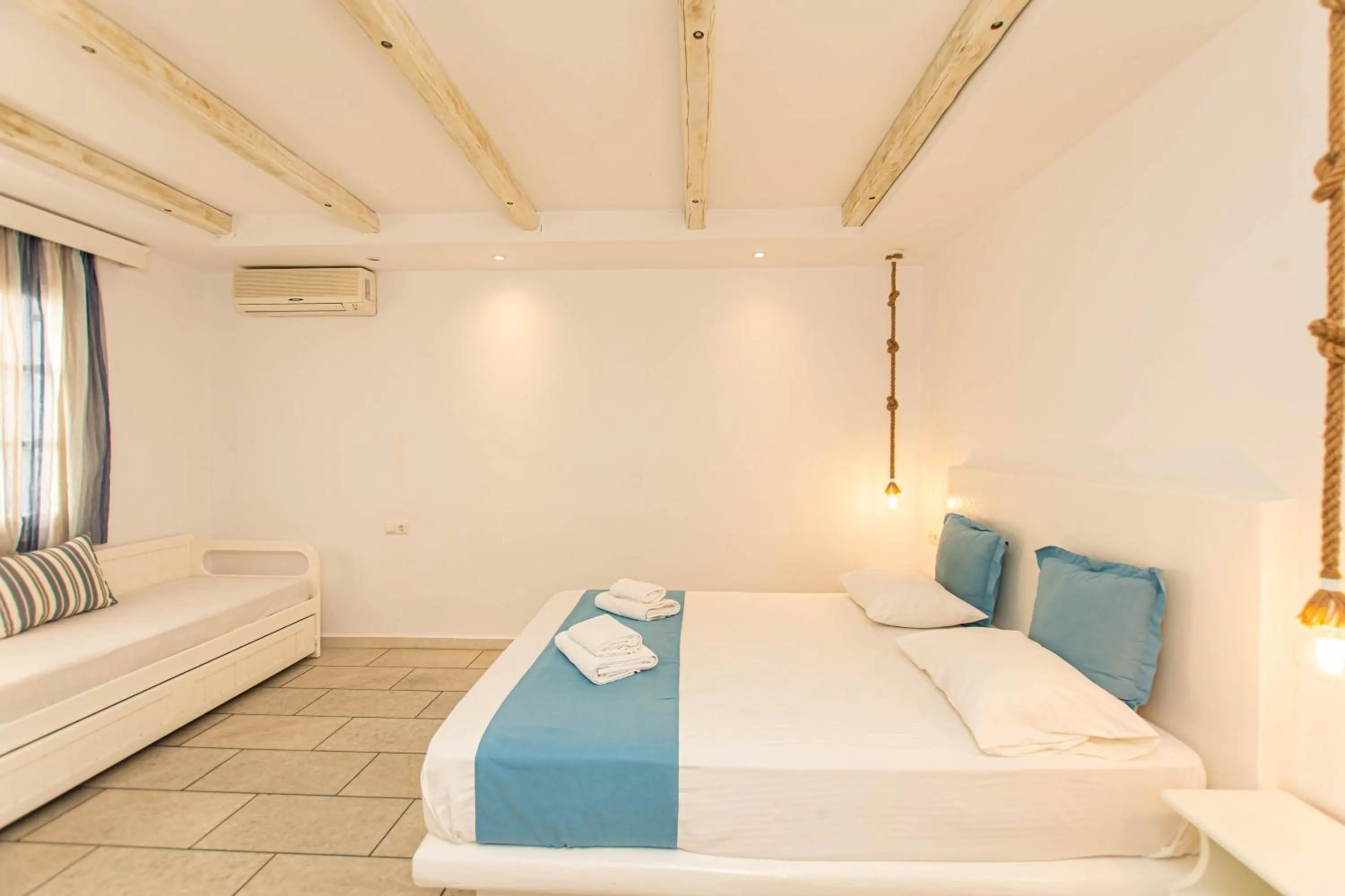 Bed in Summer Dream 1