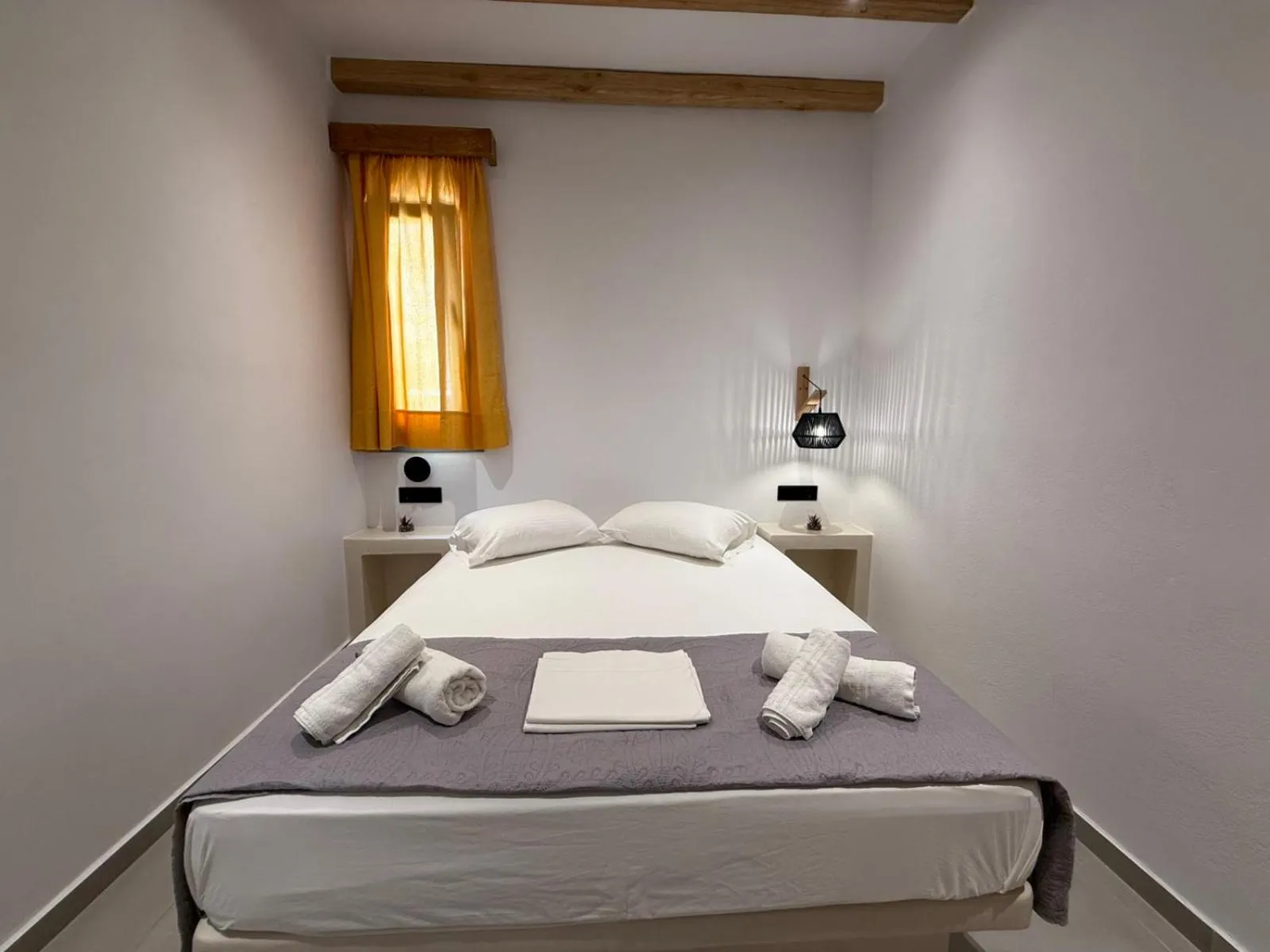 Bed in Summer Dream 1