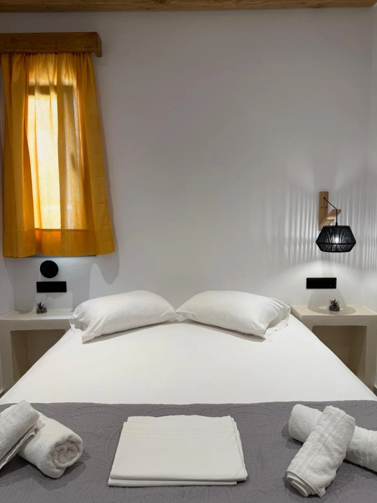 Bed in Summer Dream 1