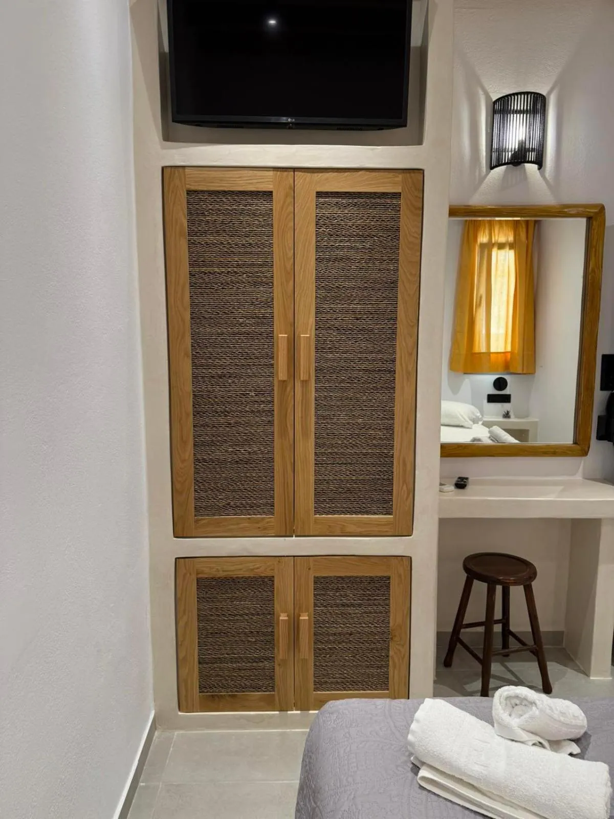 Bed in Summer Dream 1