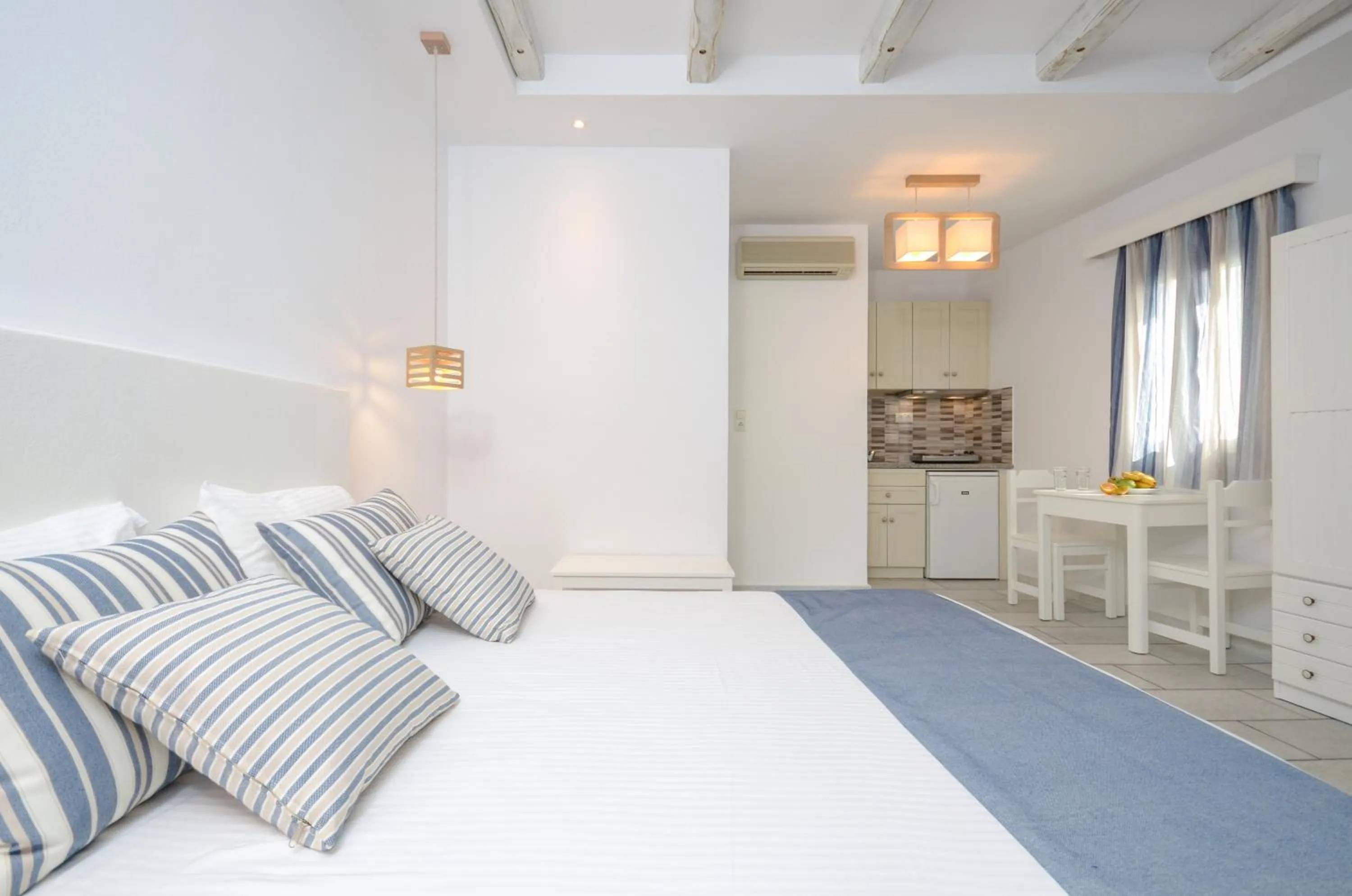 Bed in Summer Dream 1