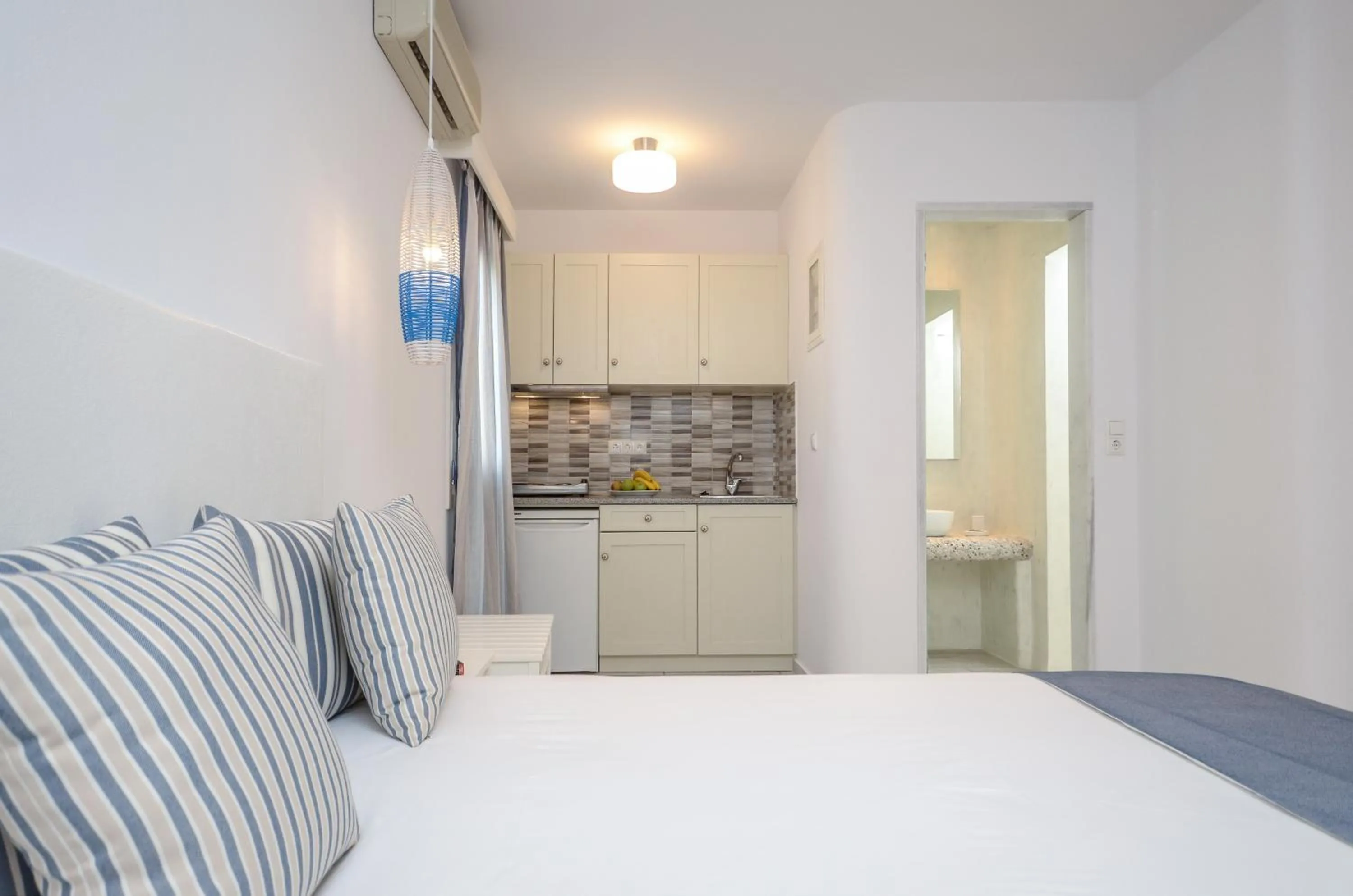 Bed in Summer Dream 1