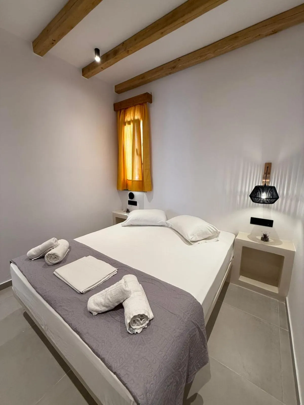 Bed in Summer Dream 1