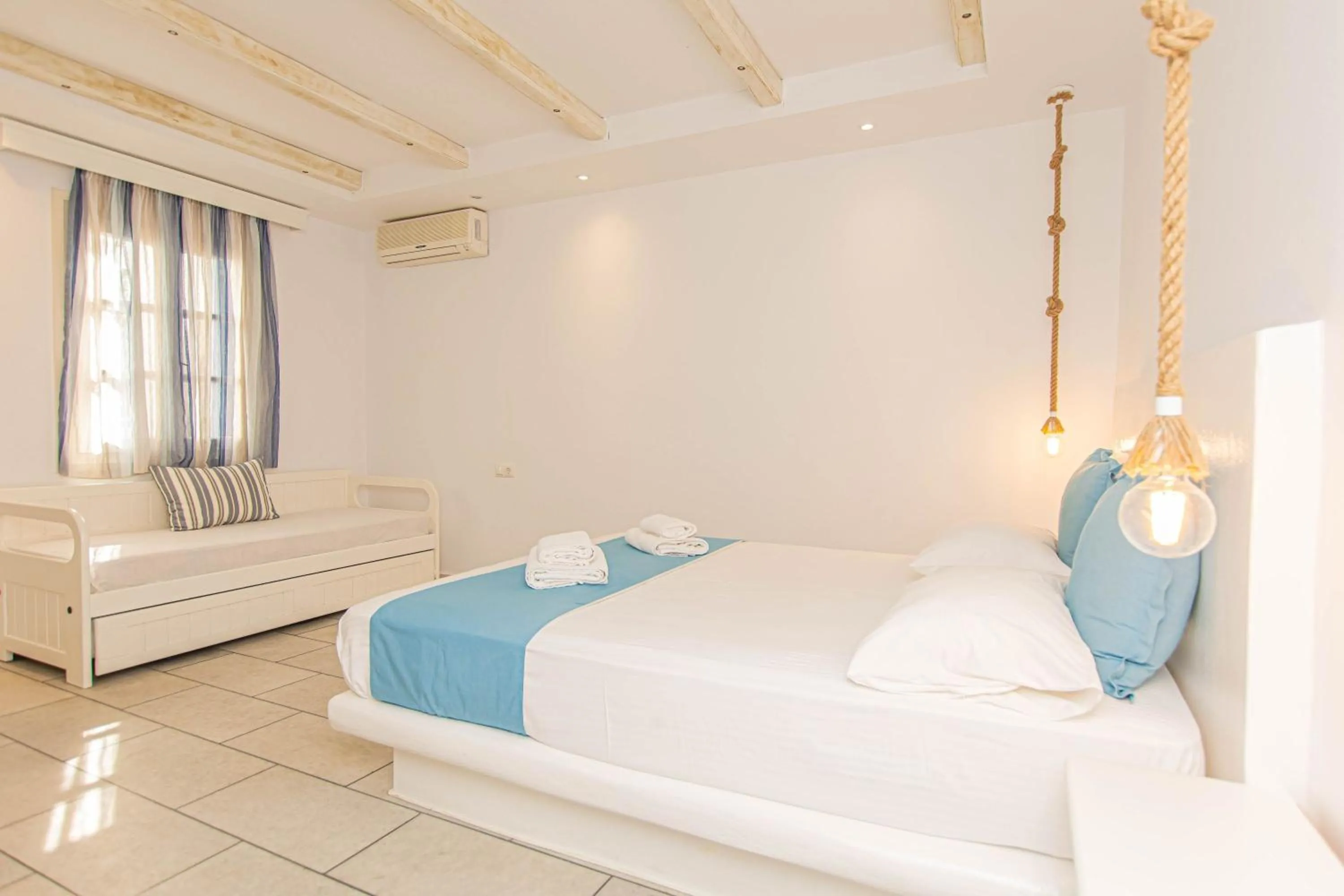 Bed in Summer Dream 1