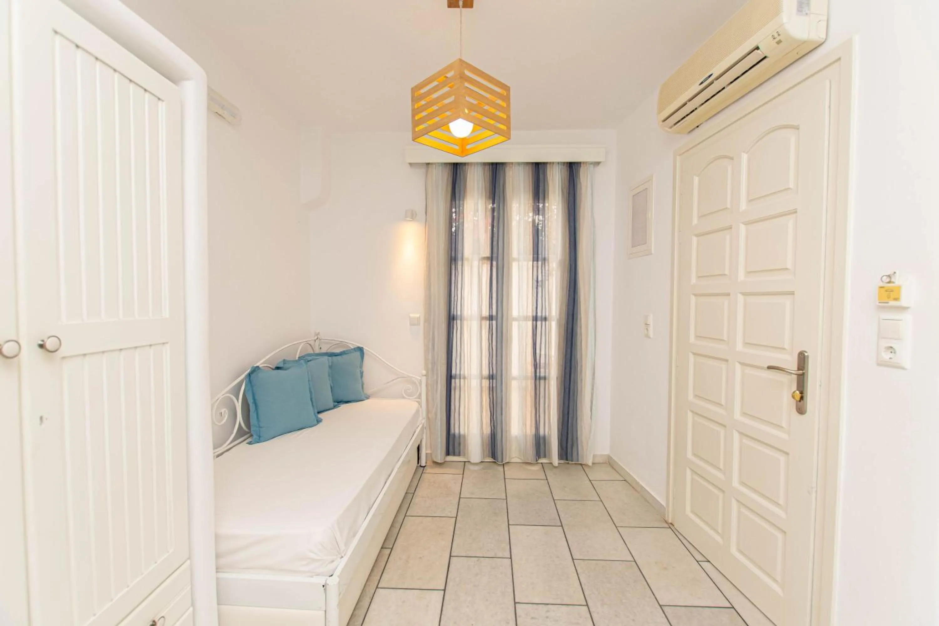 Bed in Summer Dream 1