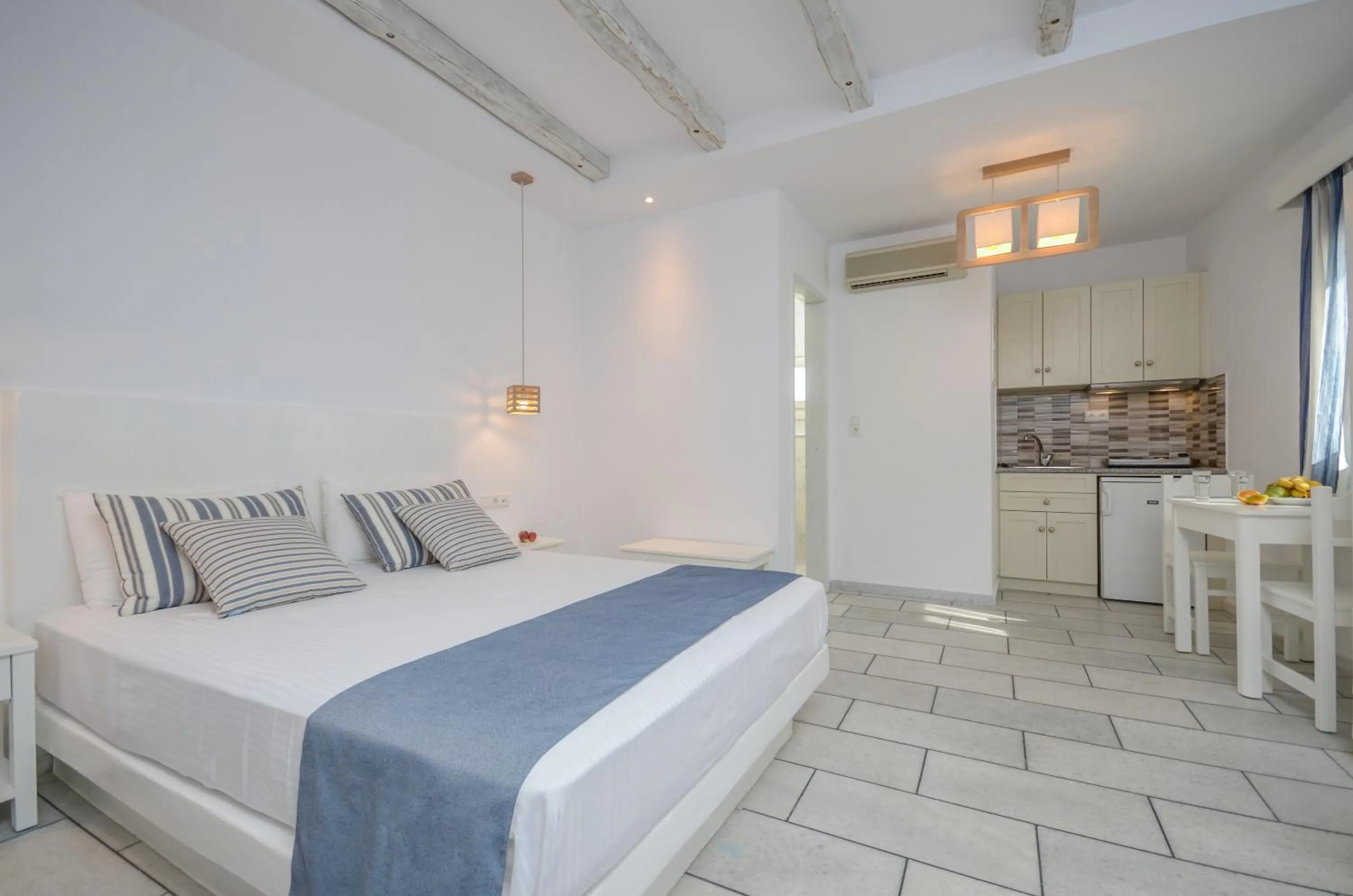 Bed in Summer Dream 1