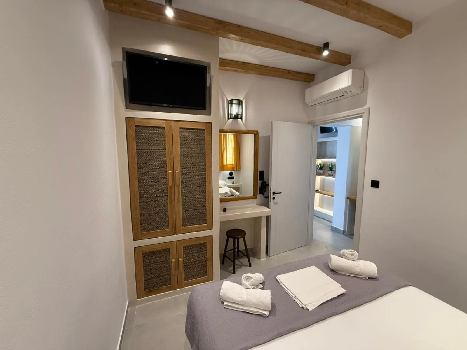 Bed in Summer Dream 1