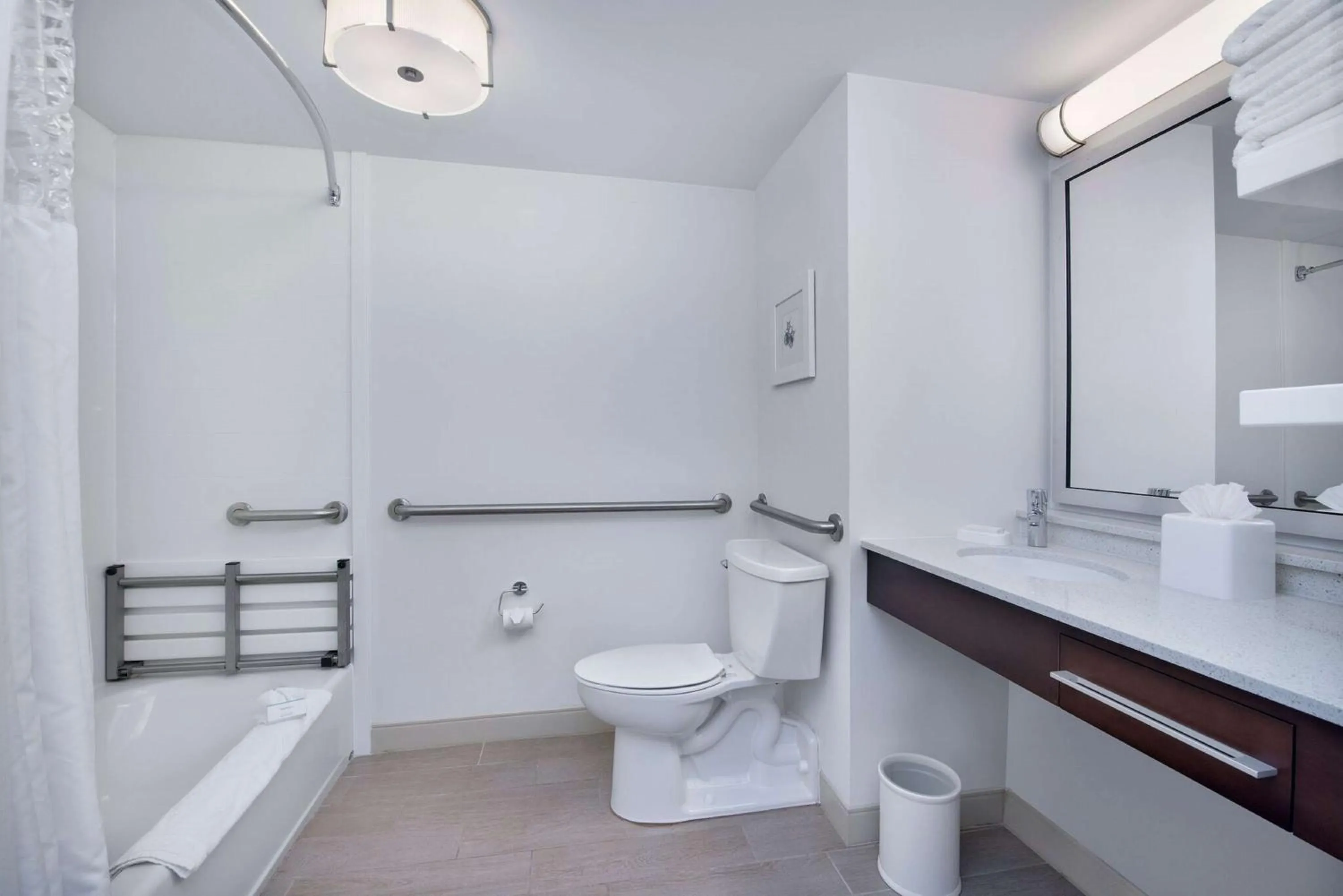 Bathroom in Hampton Inn Naples - I-75