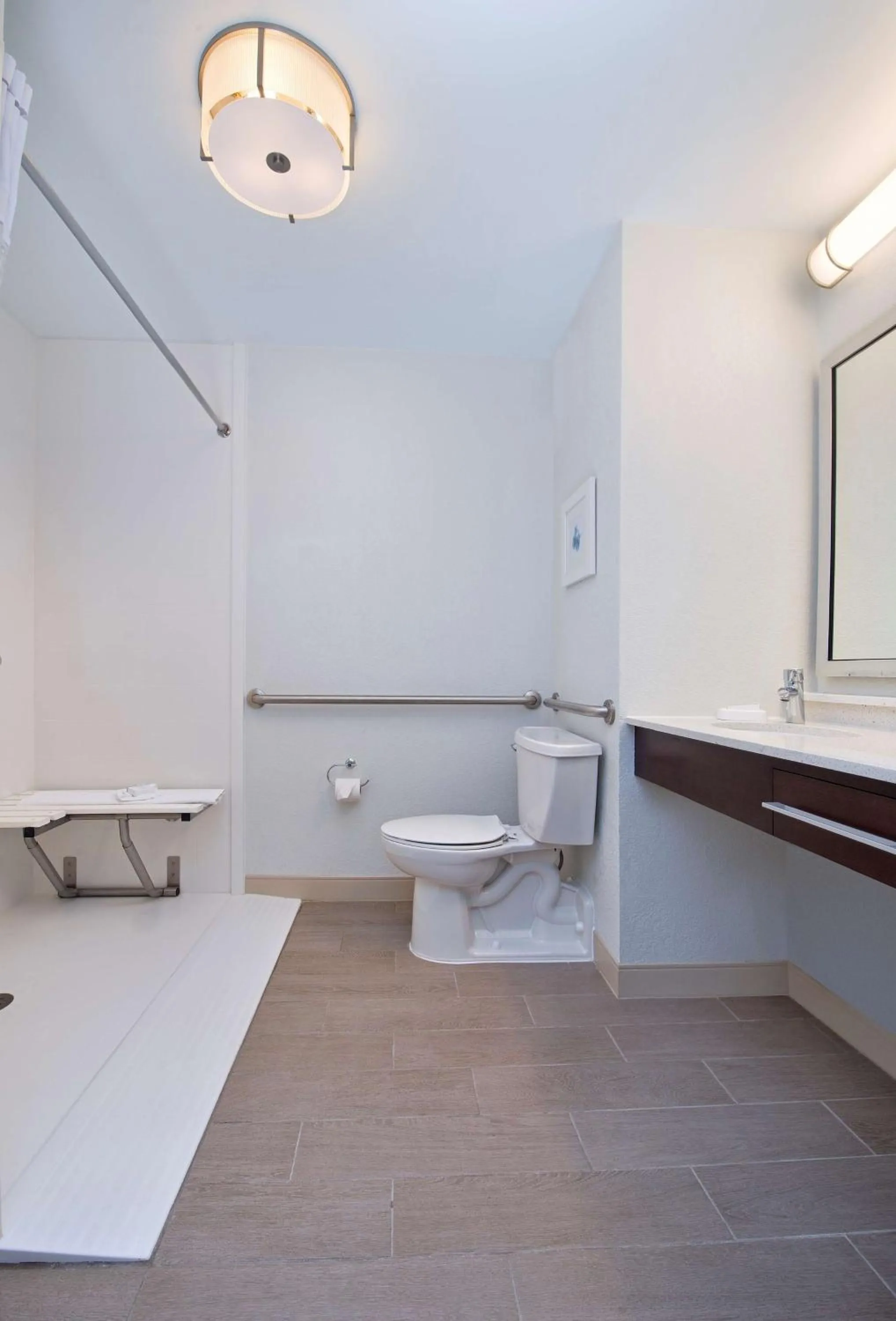 Bathroom in Hampton Inn Naples - I-75