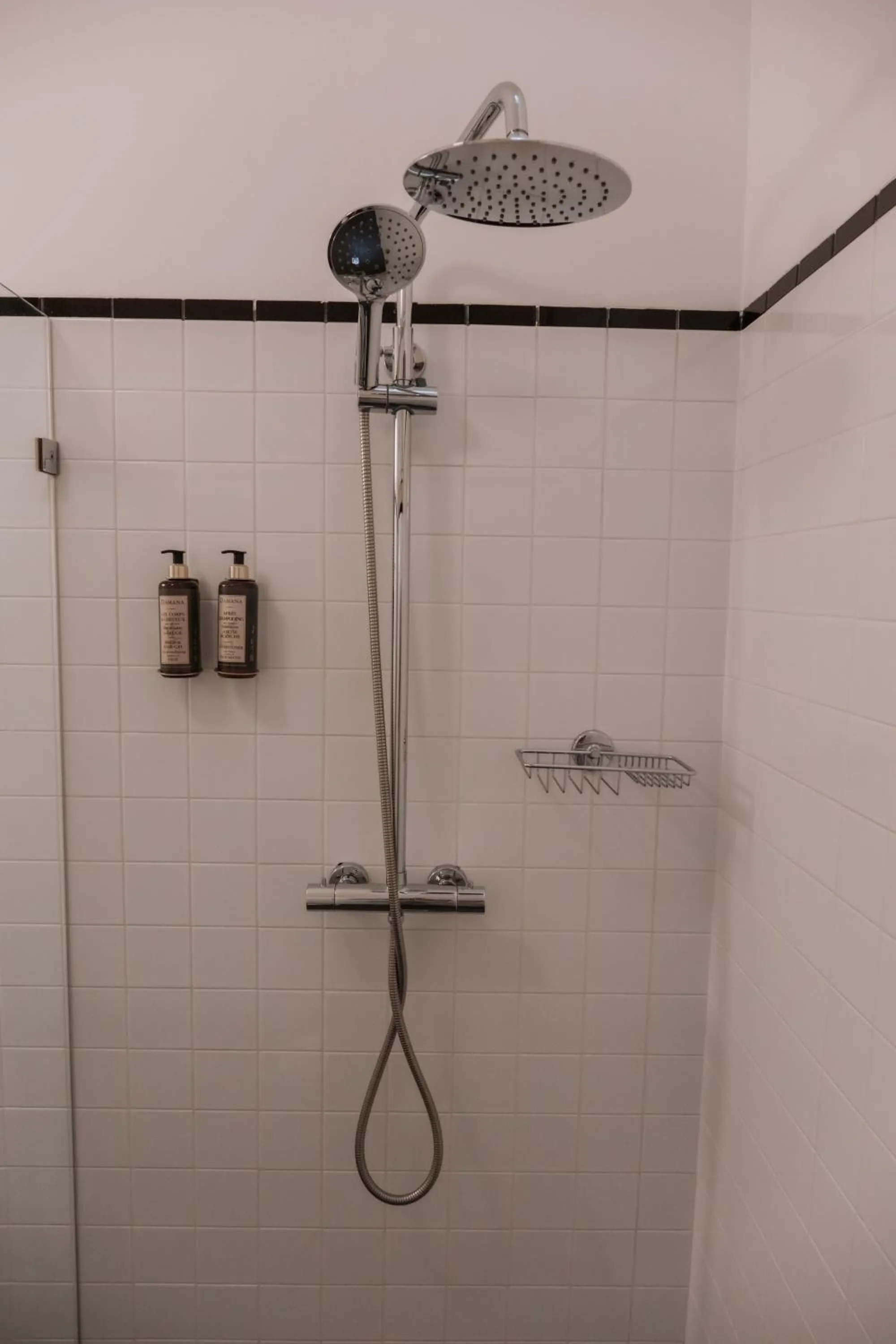 Bathroom in Marquês Garden House by Olivia