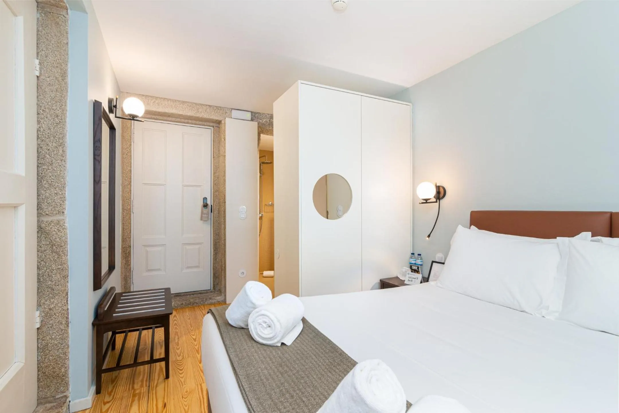 Photo of the whole room, Bed in Marquês Garden House by Olivia