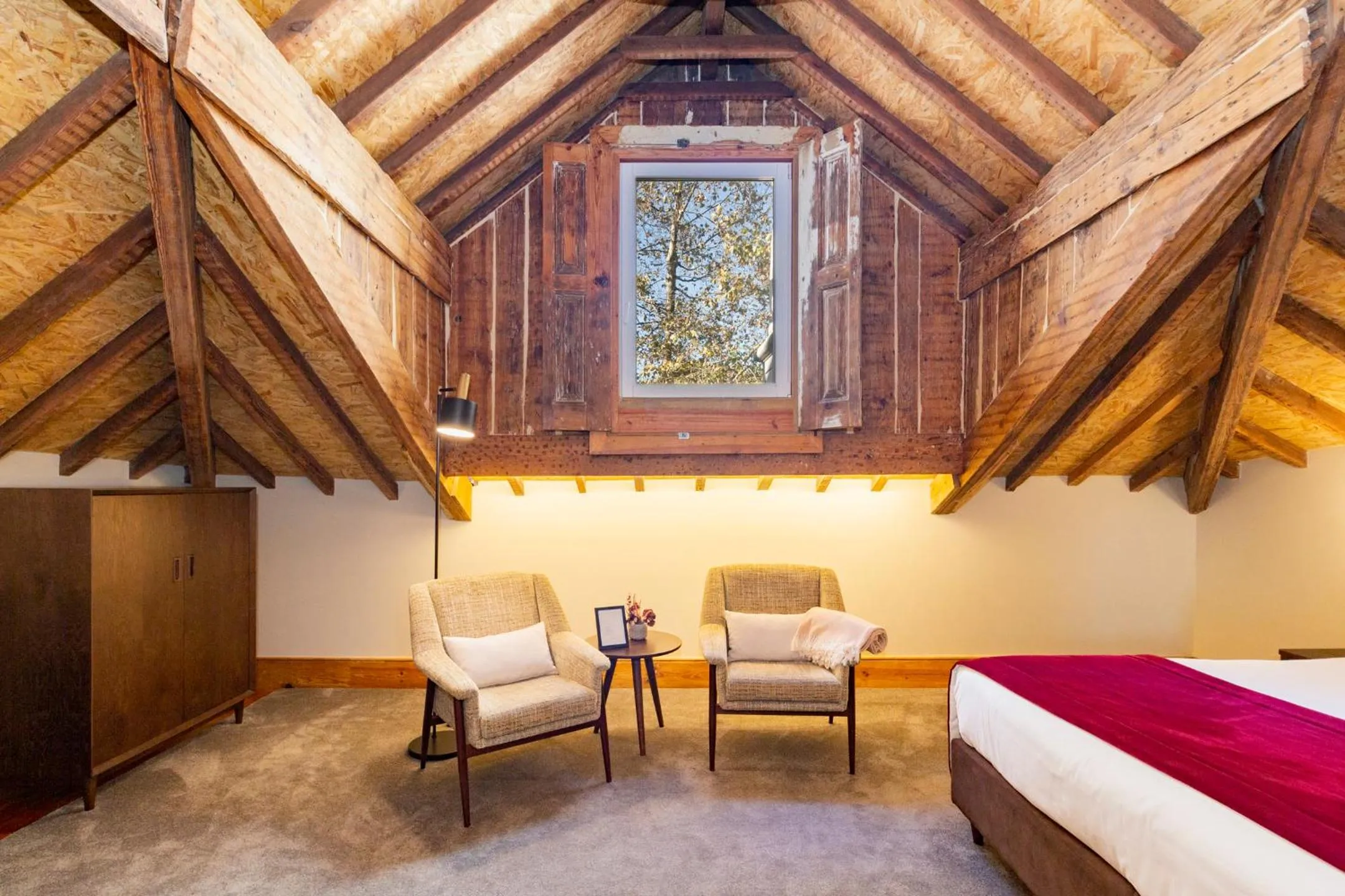 Living room, Bed in Marquês Garden House by Olivia