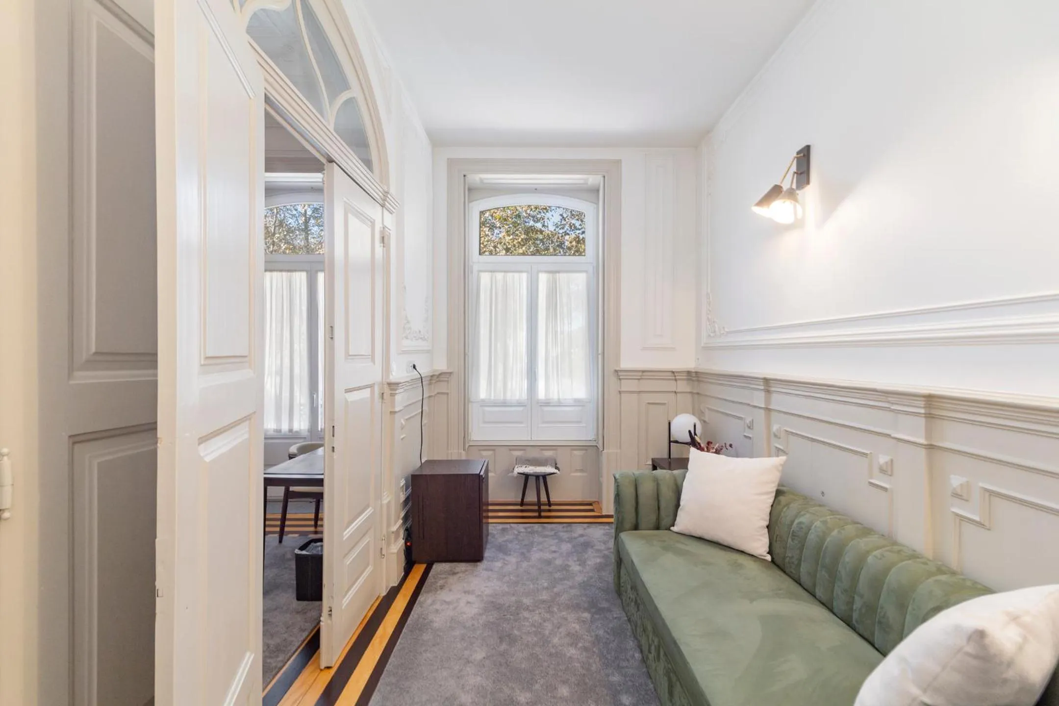 Living room in Marquês Garden House by Olivia