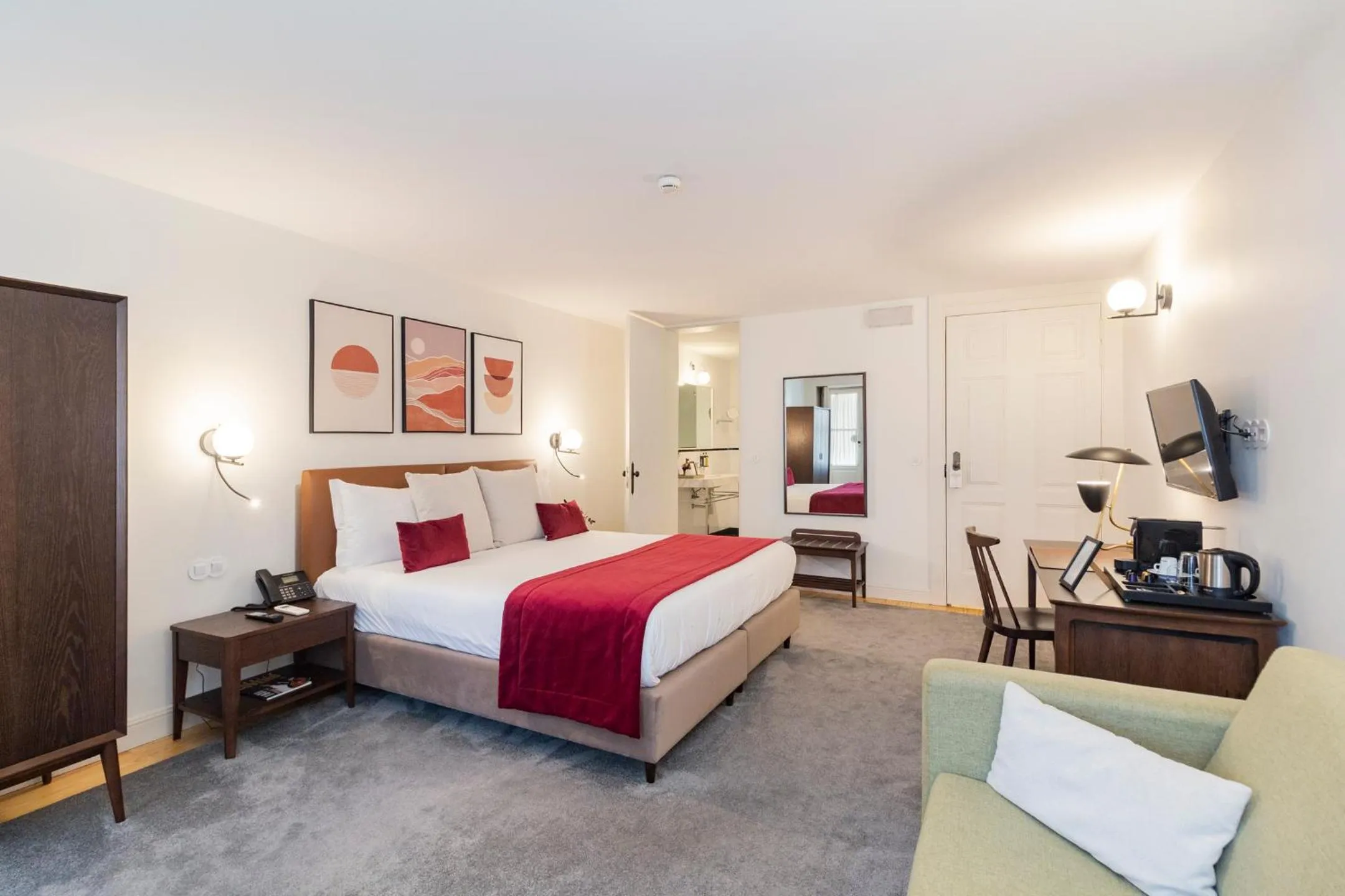 Bedroom, Bed in Marquês Garden House by Olivia