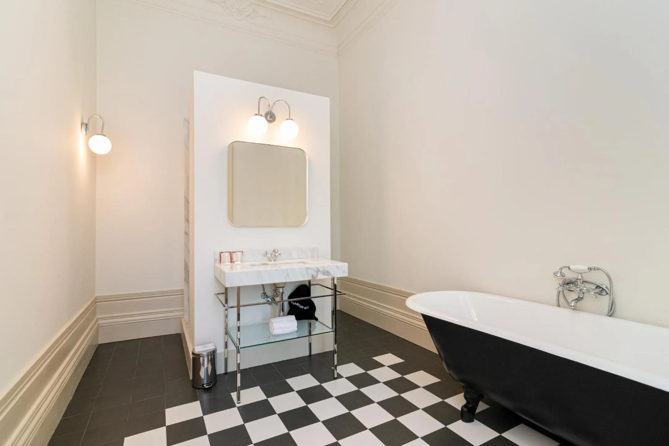 Bathroom, Bed in Marquês Garden House by Olivia