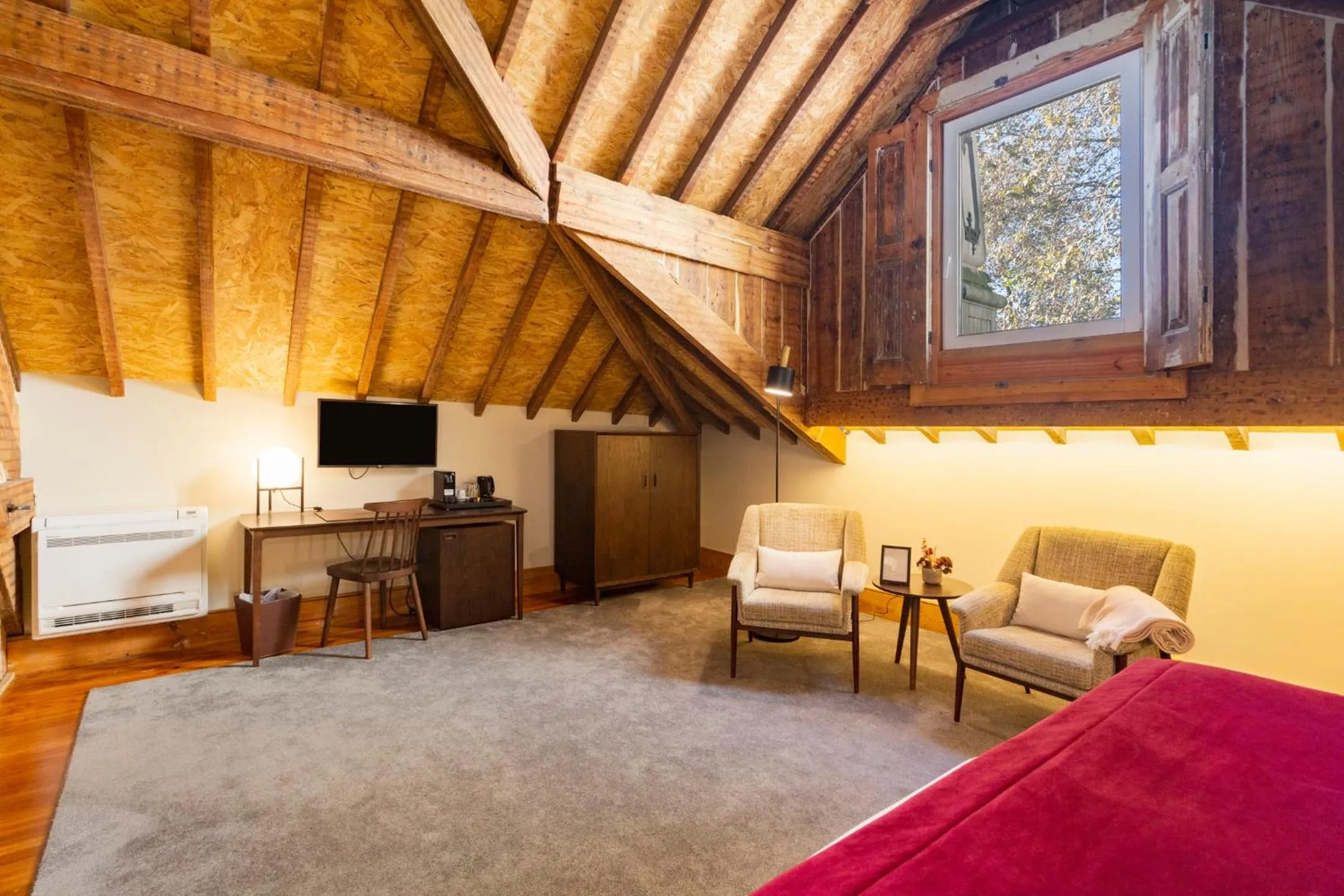 TV and multimedia, Bed in Marquês Garden House by Olivia