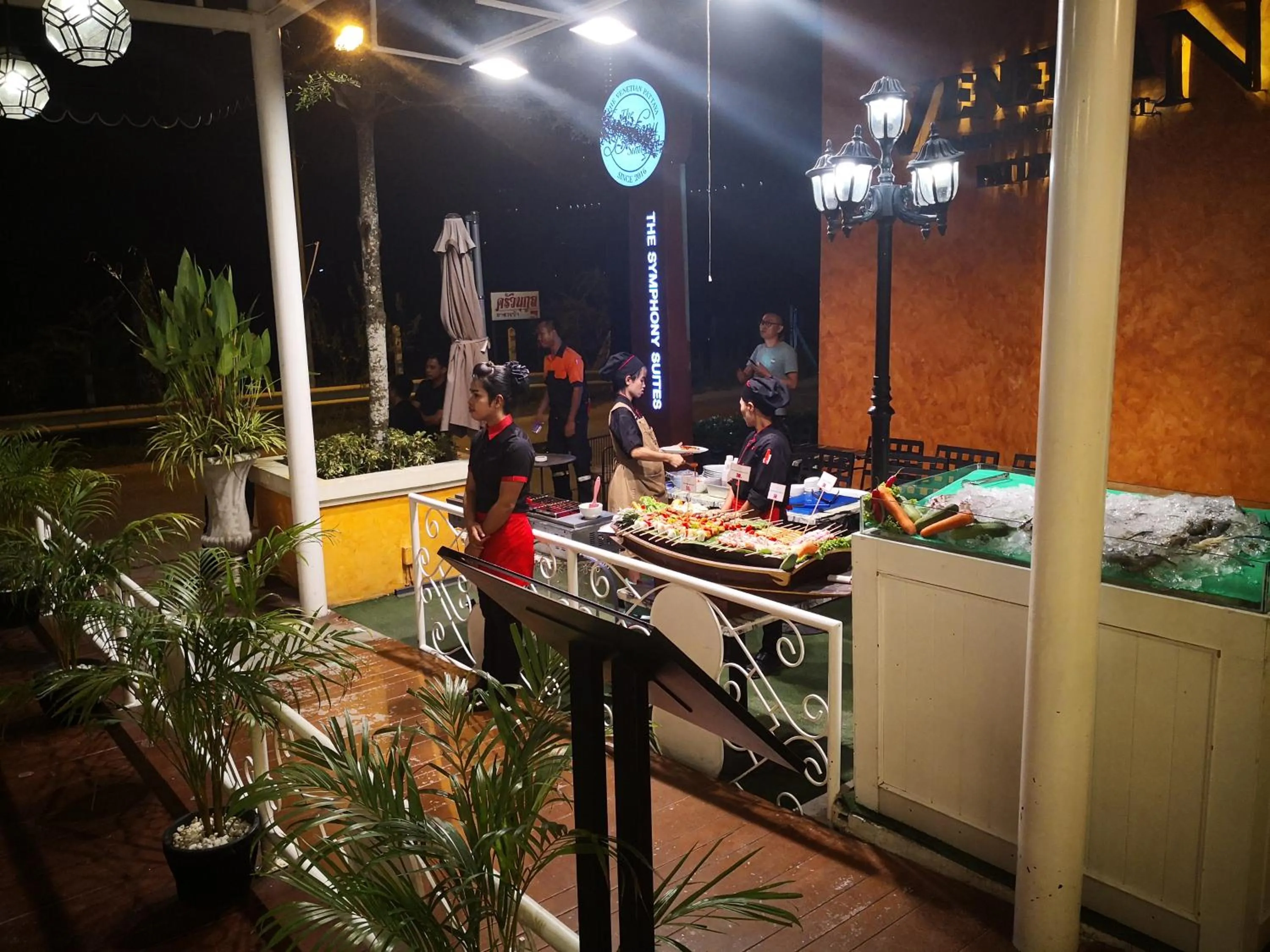 Restaurant/places to eat in Venetian Poseidon Pool Hotel