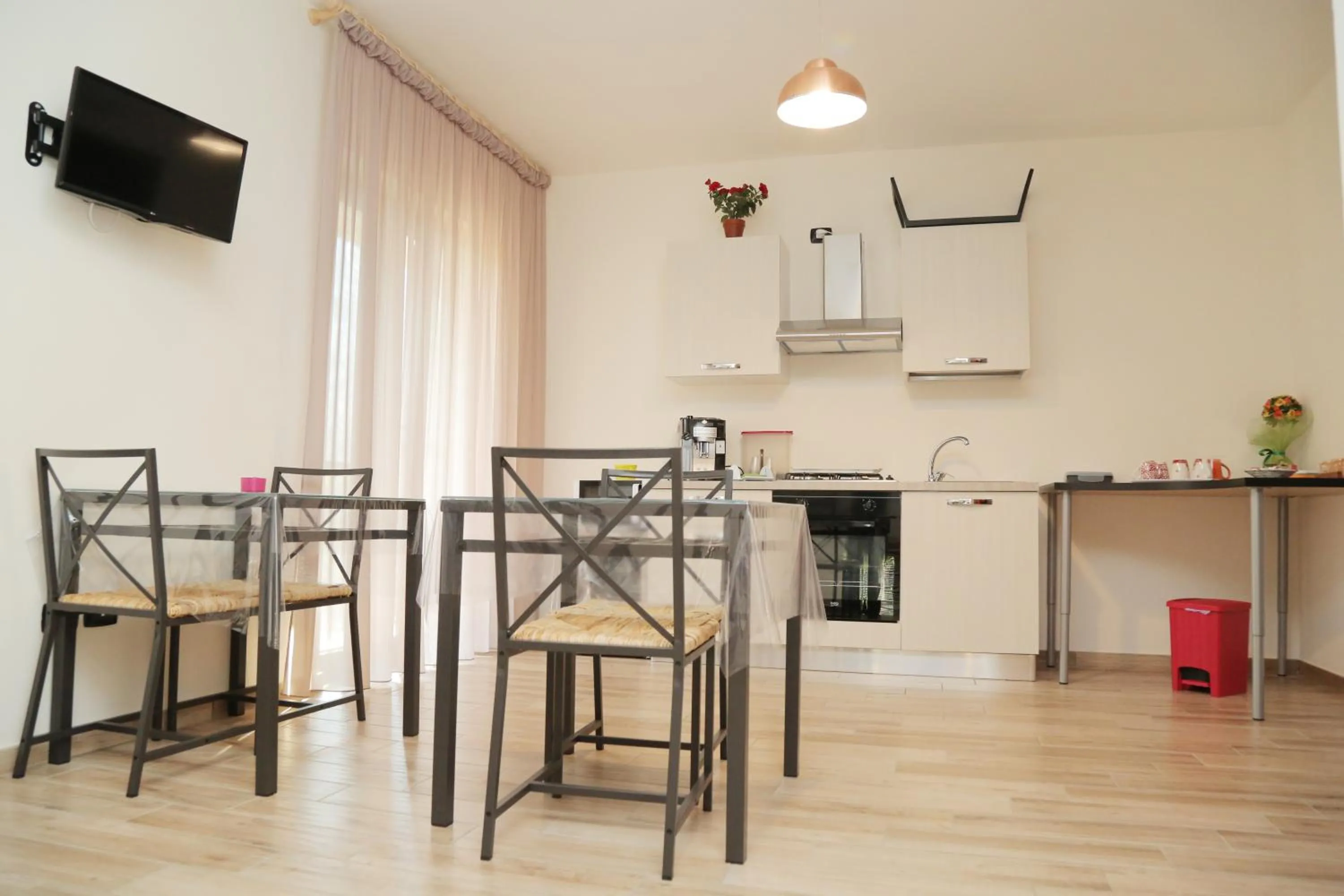 Communal kitchen in B & B Evergreen