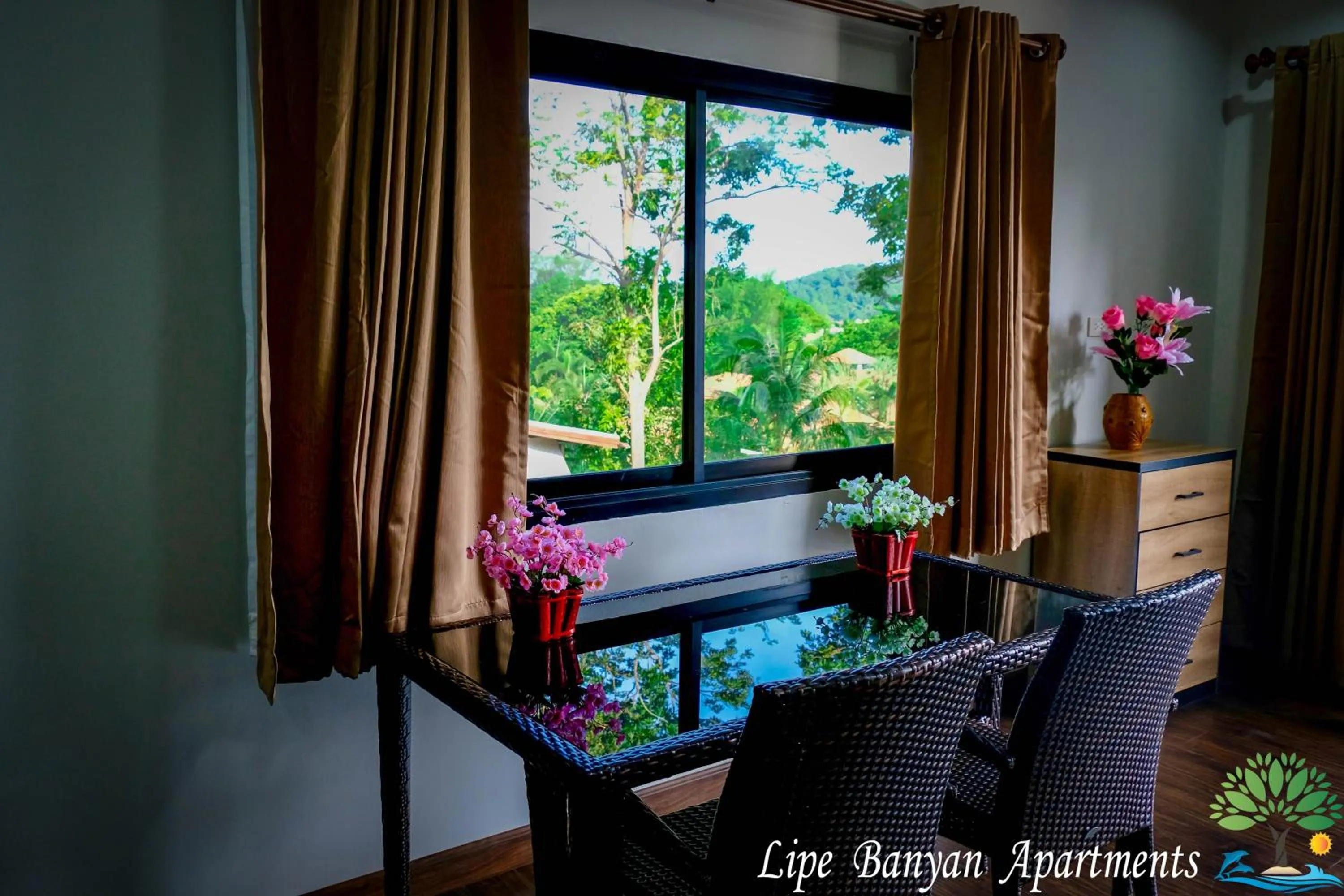 Lipe Banyan Apartments