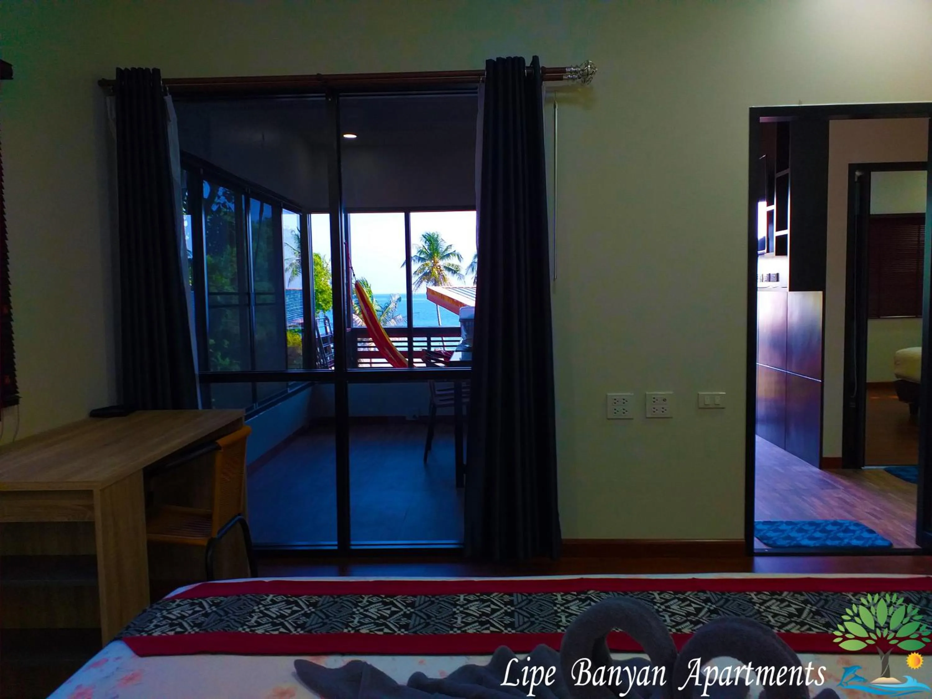 Bed in Lipe Banyan Apartments