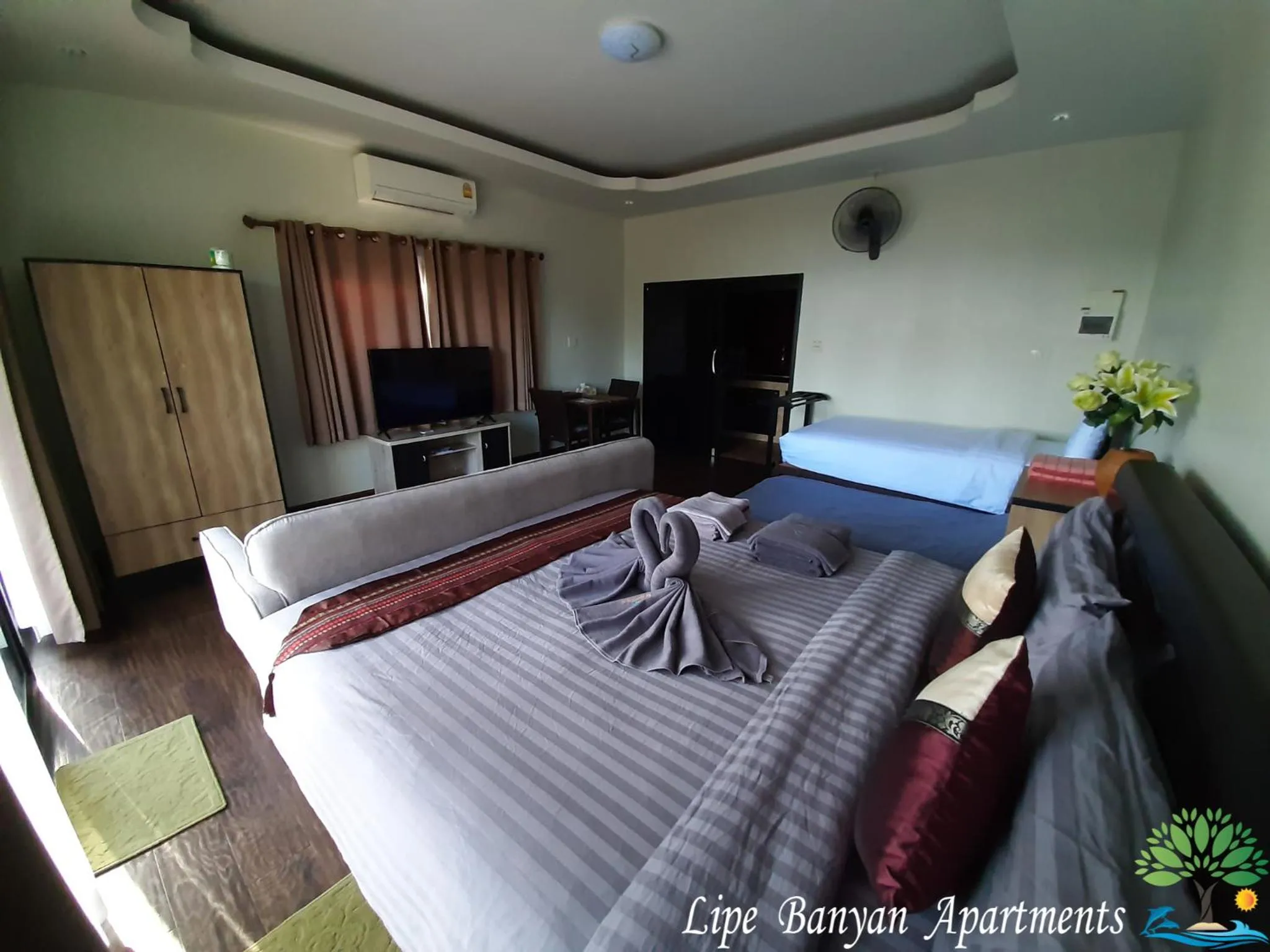 Bed in Lipe Banyan Apartments