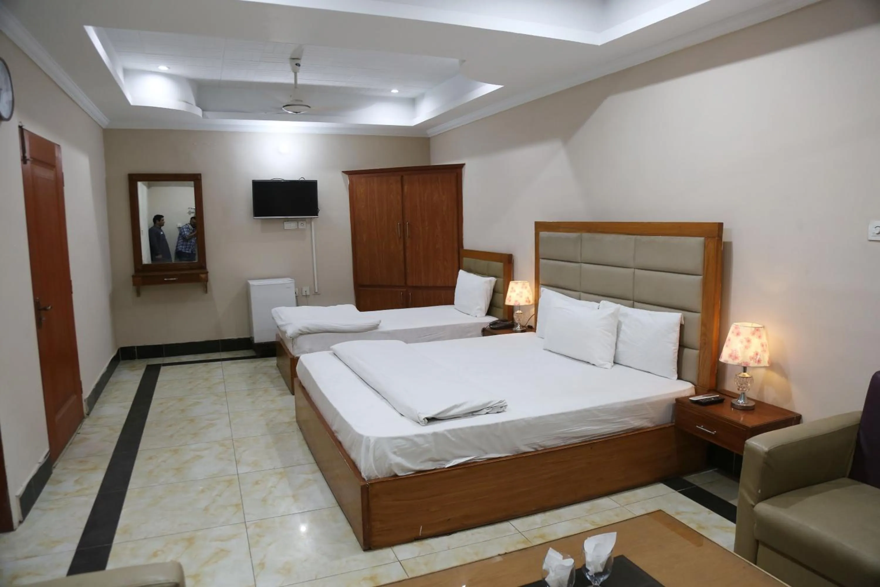 Photo of the whole room, Bed in The King Hotel