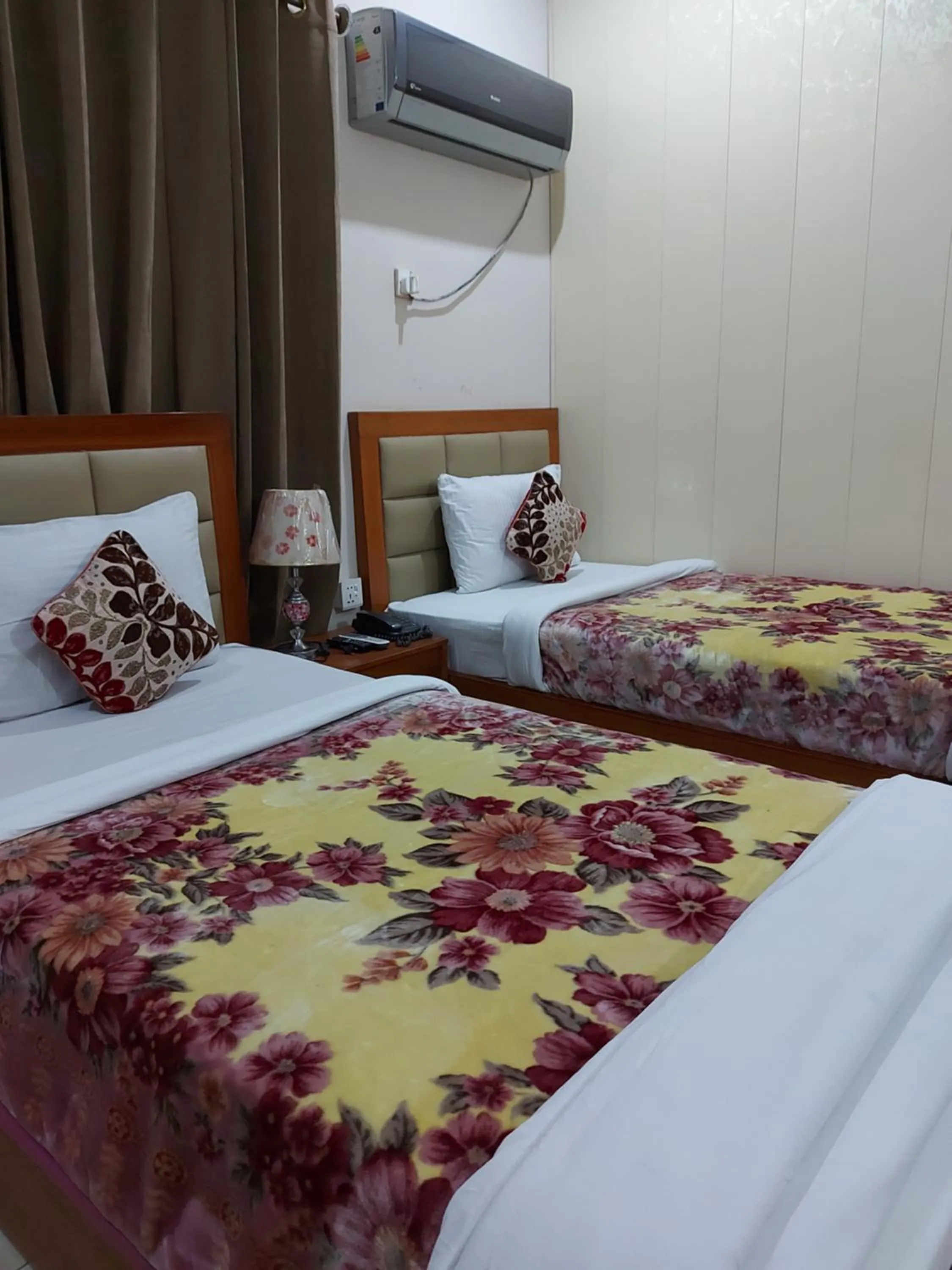 Bed in The King Hotel