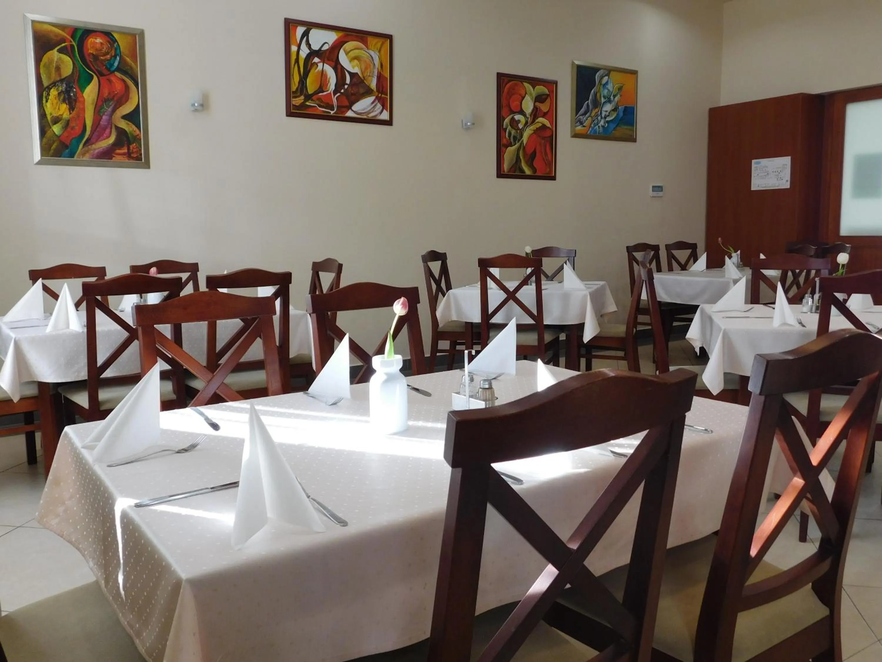 Restaurant/places to eat in Hotel Kumánia