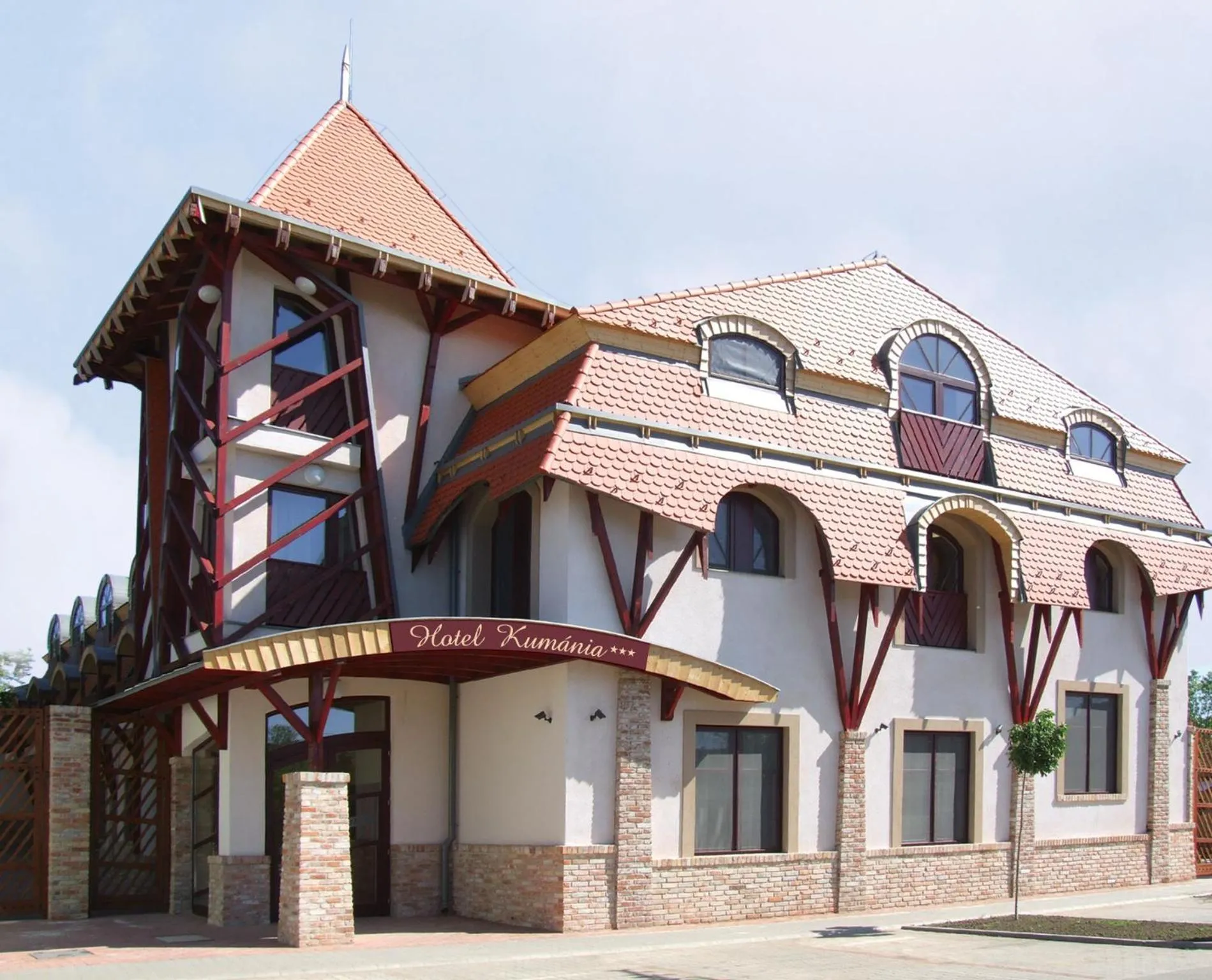 Property building in Hotel Kumánia