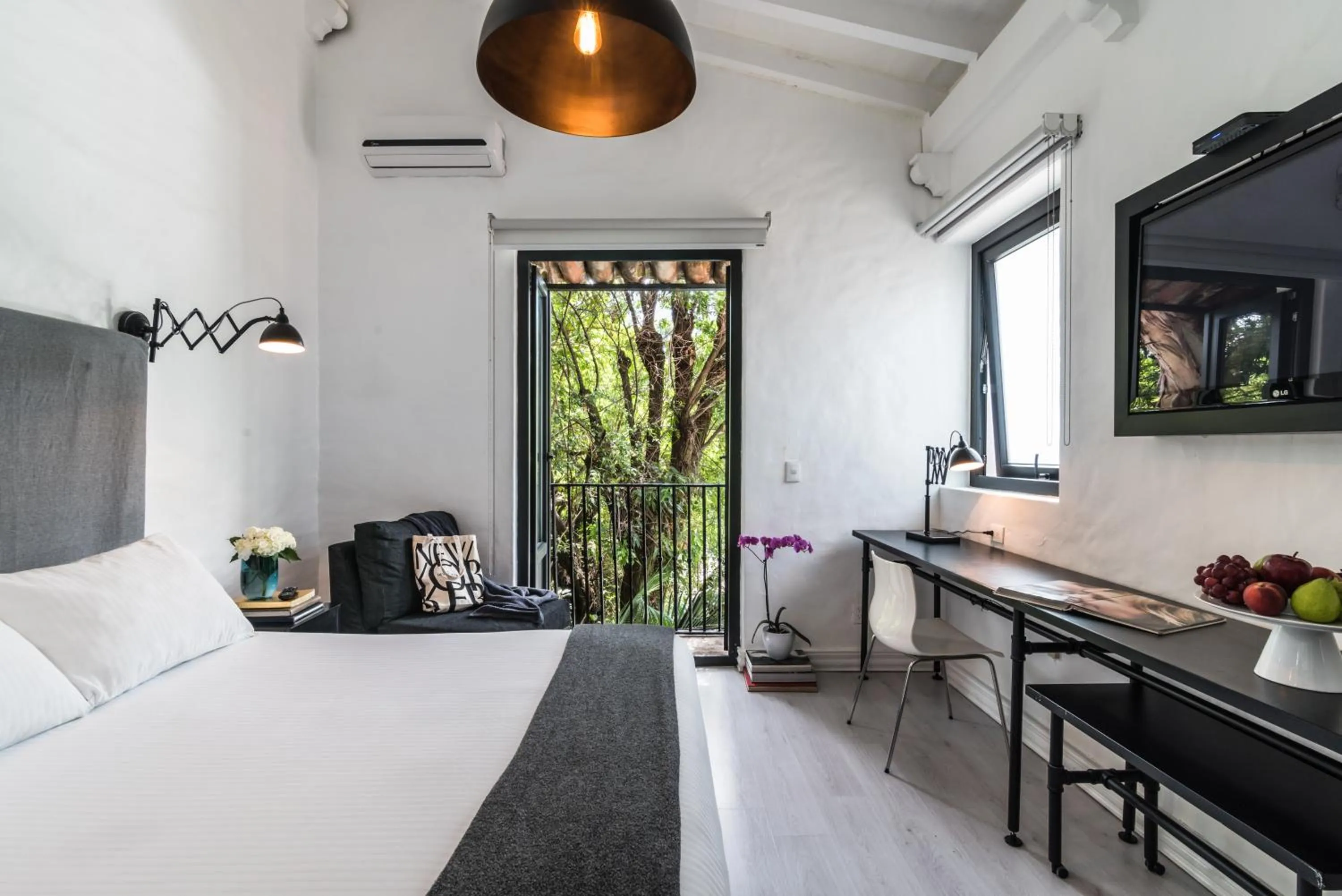 Photo of the whole room, Bed in Las Casas B&B Boutique Hotel, Spa & Restaurante Cuernavaca