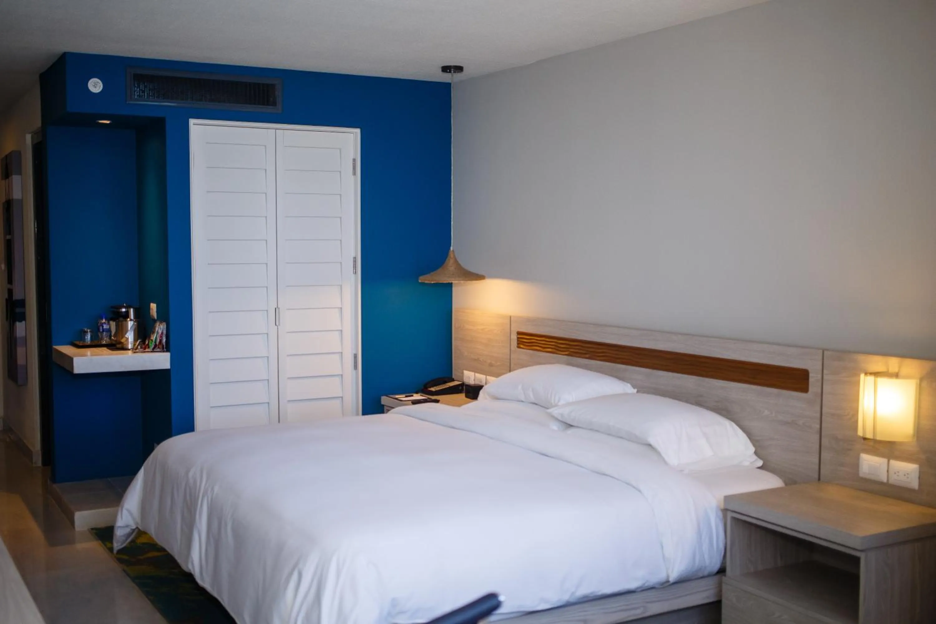 Photo of the whole room, Bed in DoubleTree by Hilton Veracruz