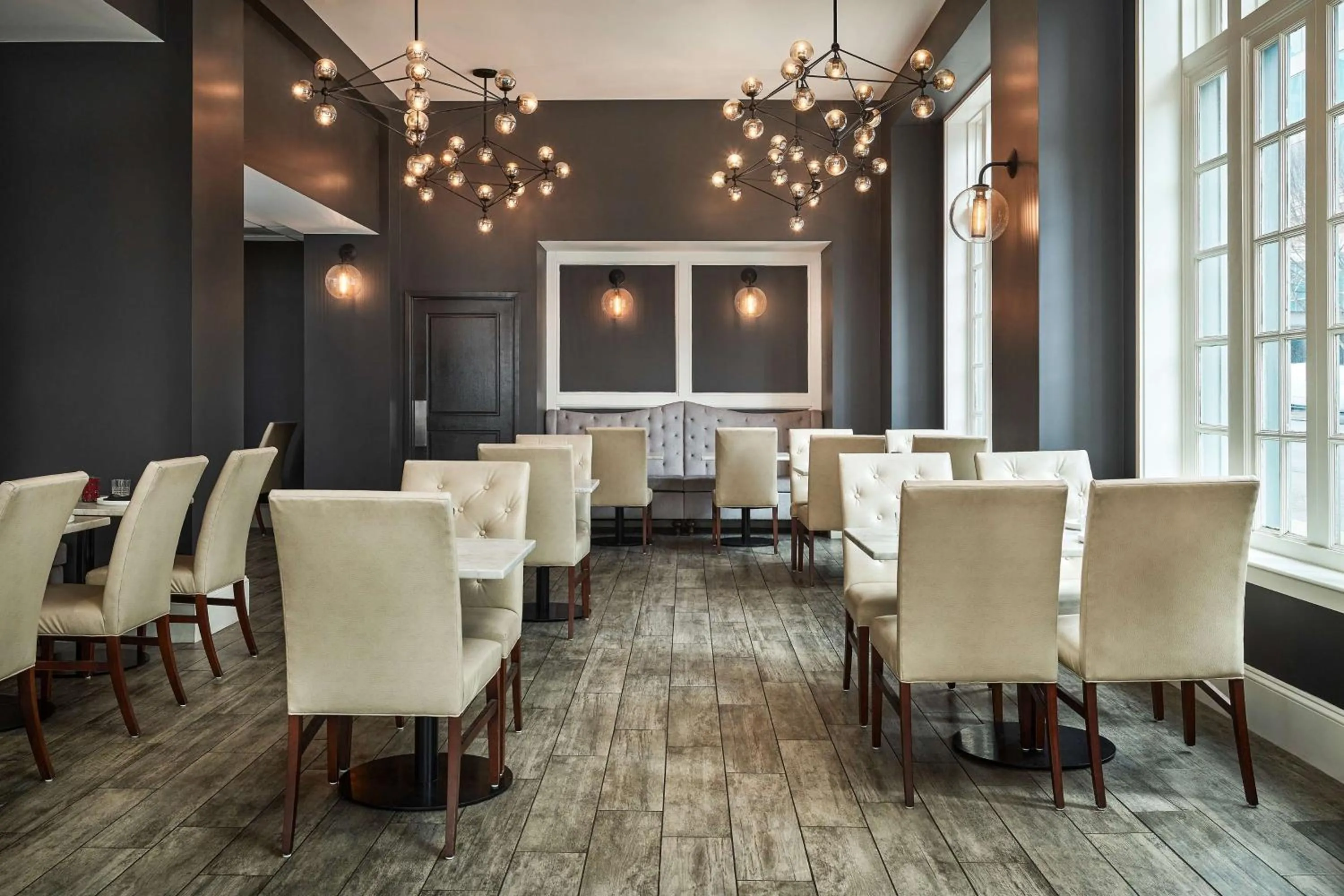 Restaurant/places to eat in Redmont Hotel Birmingham - Curio Collection by Hilton